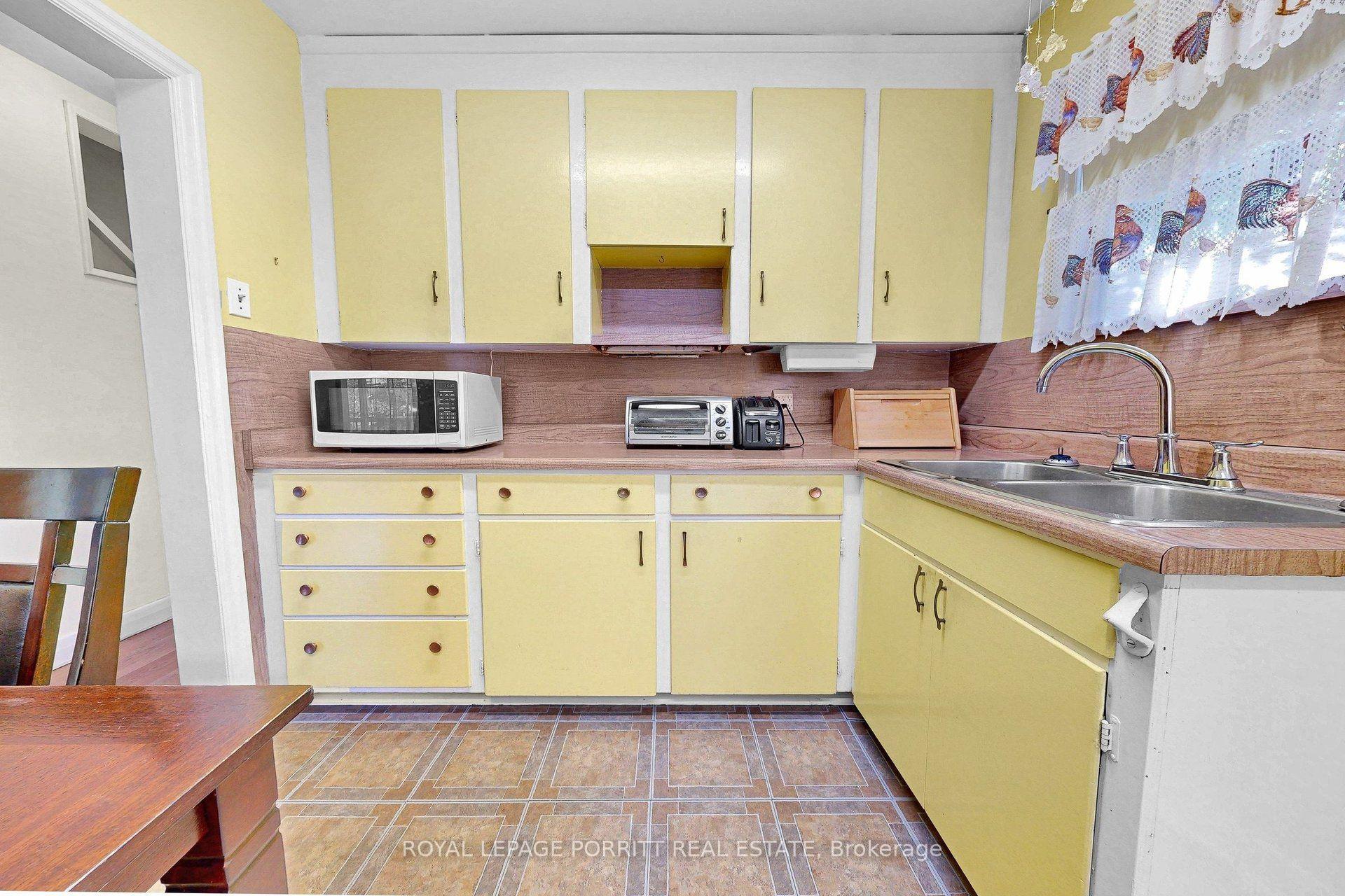 Photo 9 of 9 Putney Road, Etobicoke, Alderwood — HOMEH