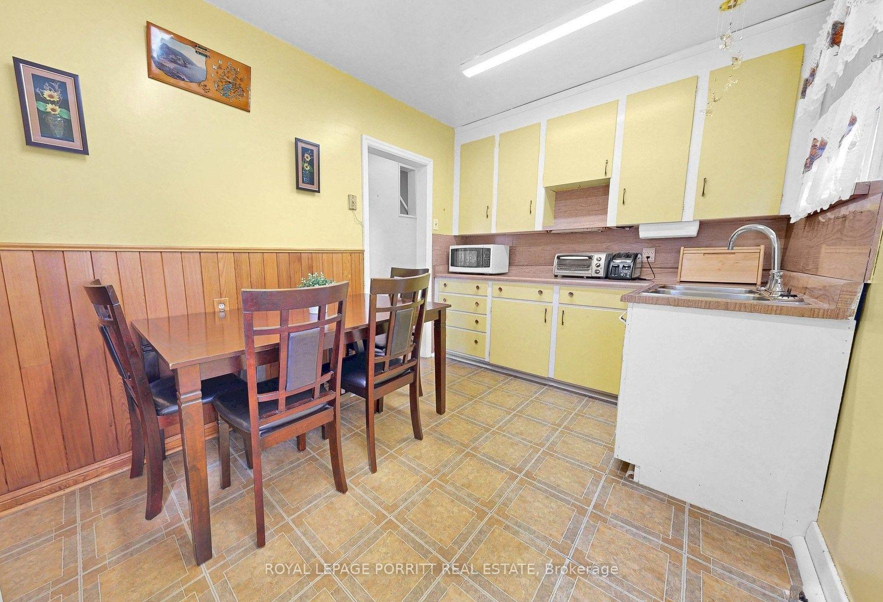 Photo 10 of 9 Putney Road, Etobicoke, Alderwood — HOMEH