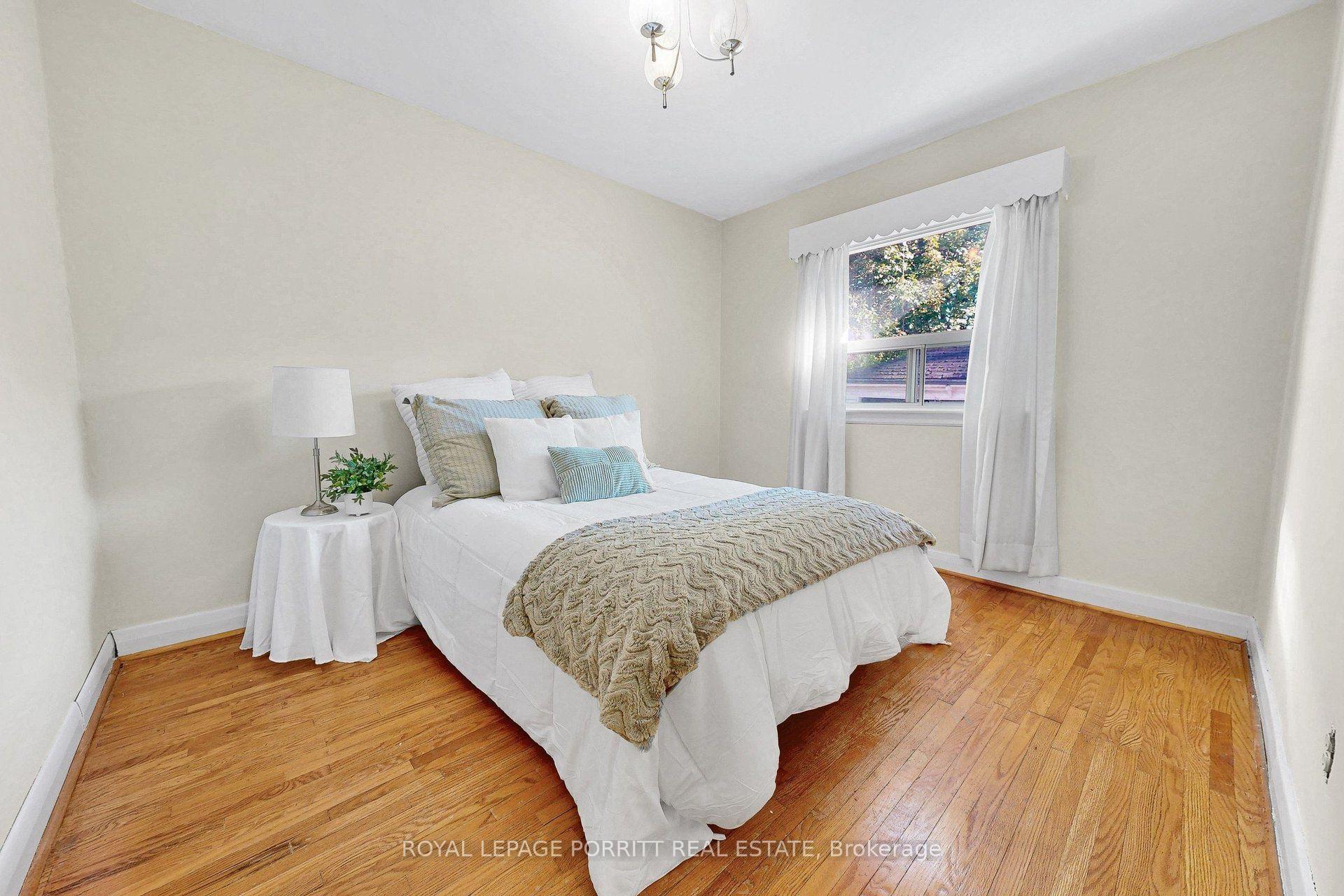 Photo 12 of 9 Putney Road, Etobicoke, Alderwood — HOMEH