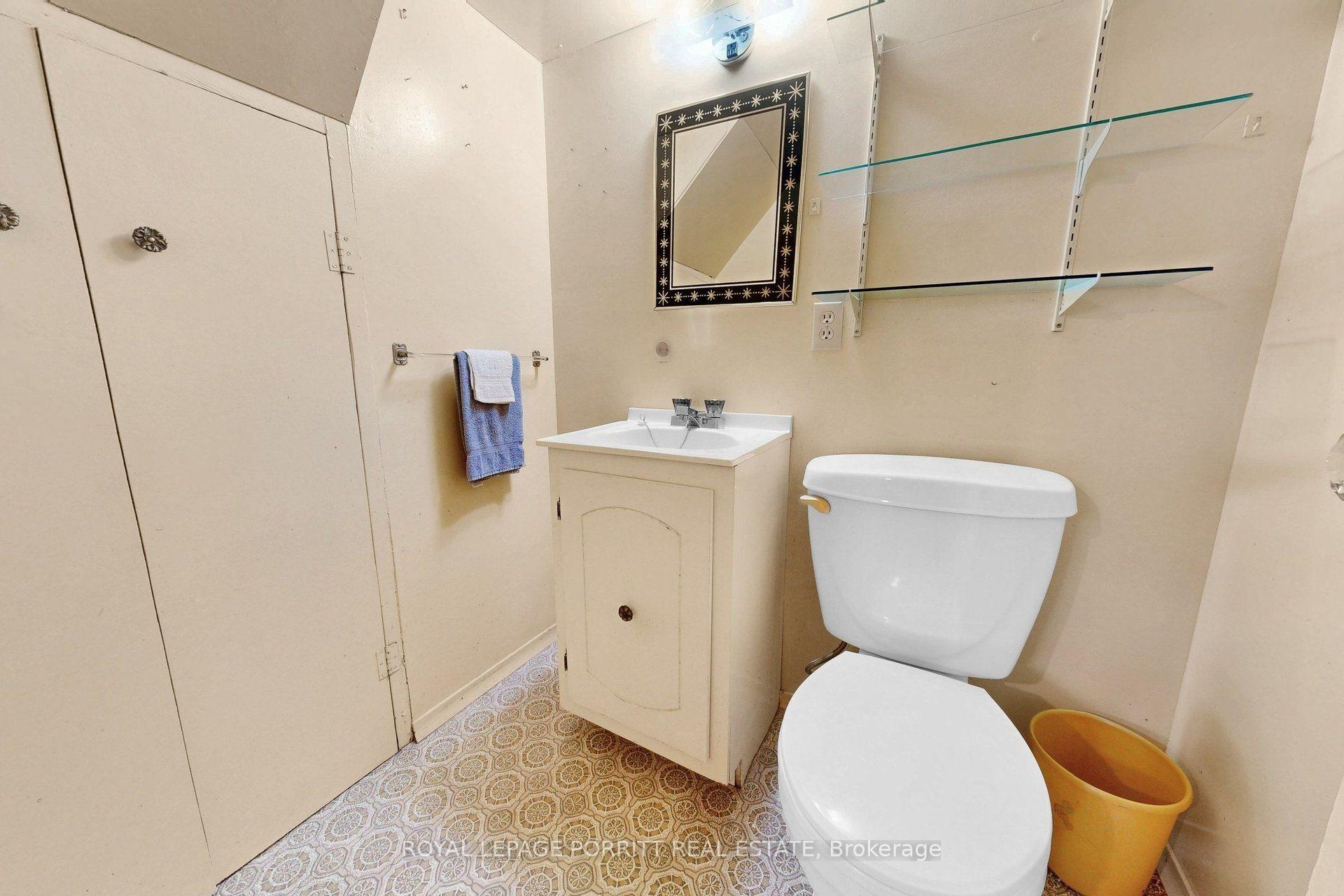 Photo 16 of 9 Putney Road, Etobicoke, Alderwood — HOMEH