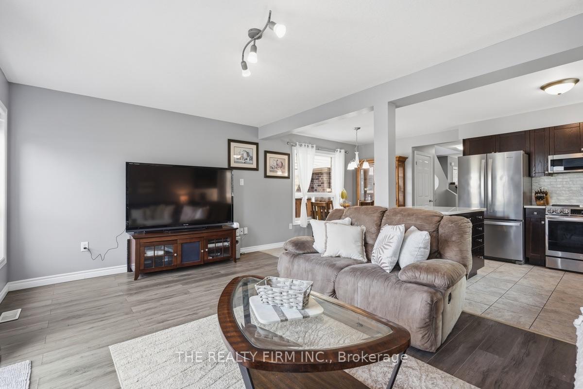 Photo 7 of 1830 Couldridge Way, London, North S — HOMEH