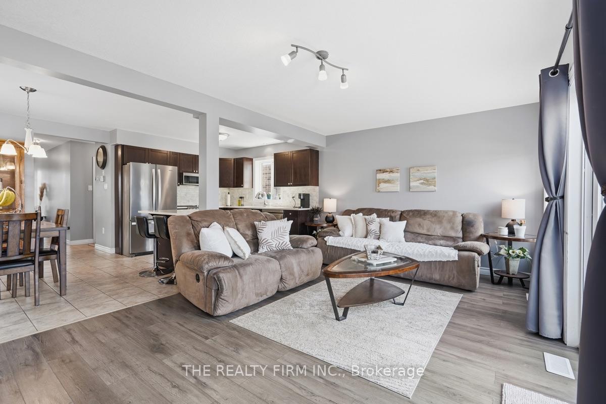 Photo 9 of 1830 Couldridge Way, London, North S — HOMEH
