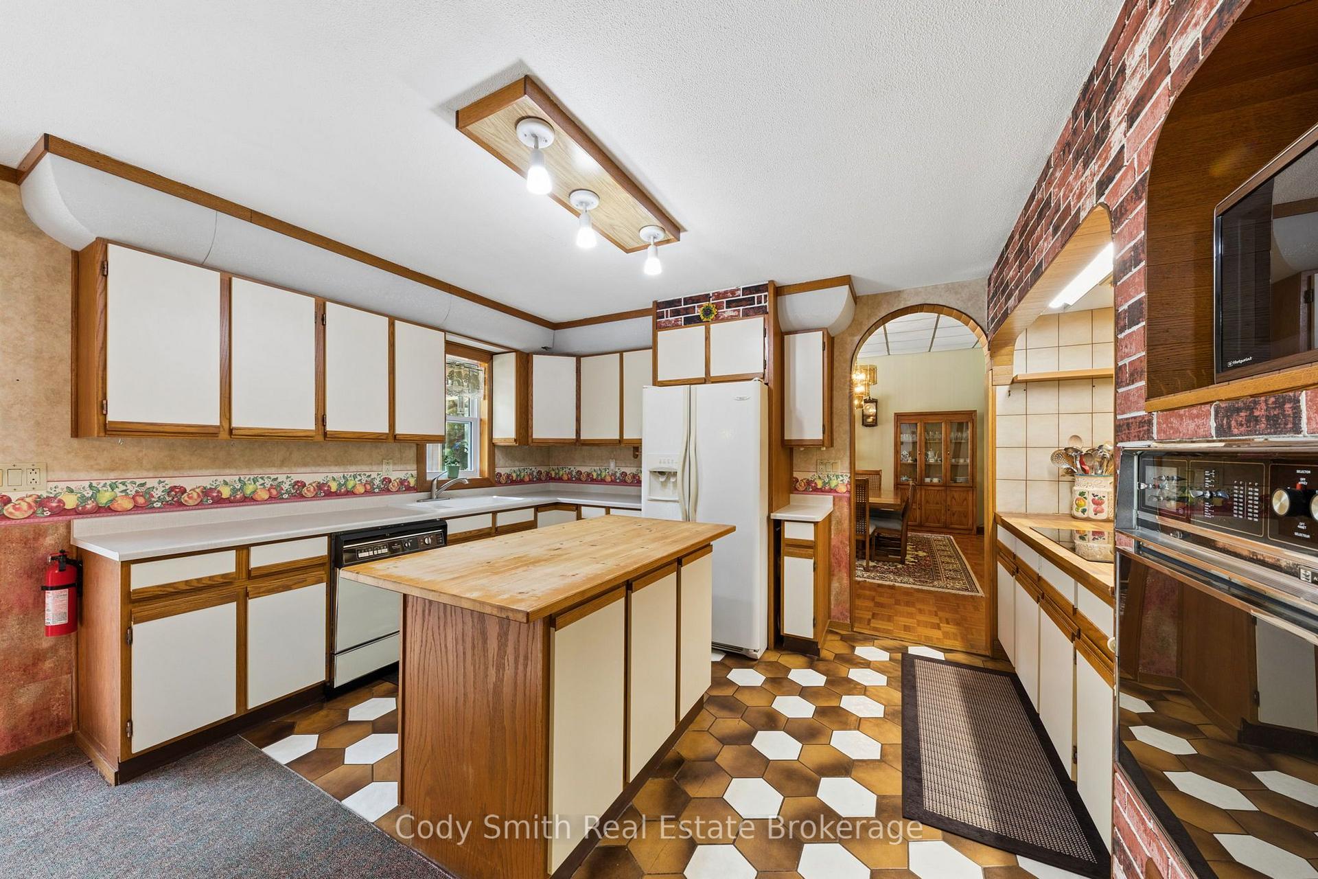 Photo 18 of 2080 Sandhill Road, Tay, Rural Tay — HOMEH