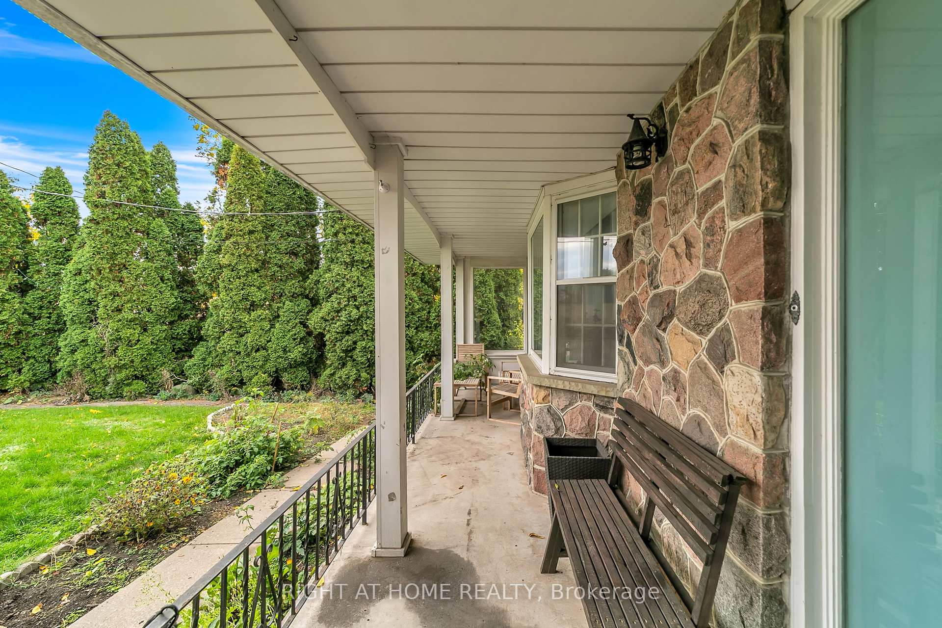 Photo 7 of 22 Hamilton Drive, Newmarket, Huron Heights-Leslie Valley — HOMEH
