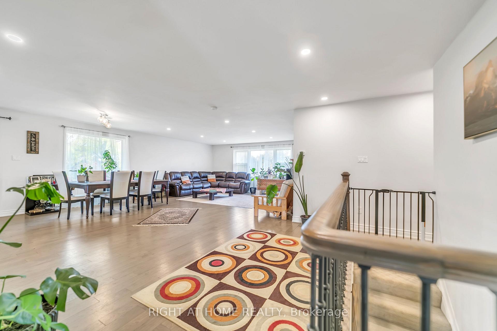 Photo 15 of 22 Hamilton Drive, Newmarket, Huron Heights-Leslie Valley — HOMEH