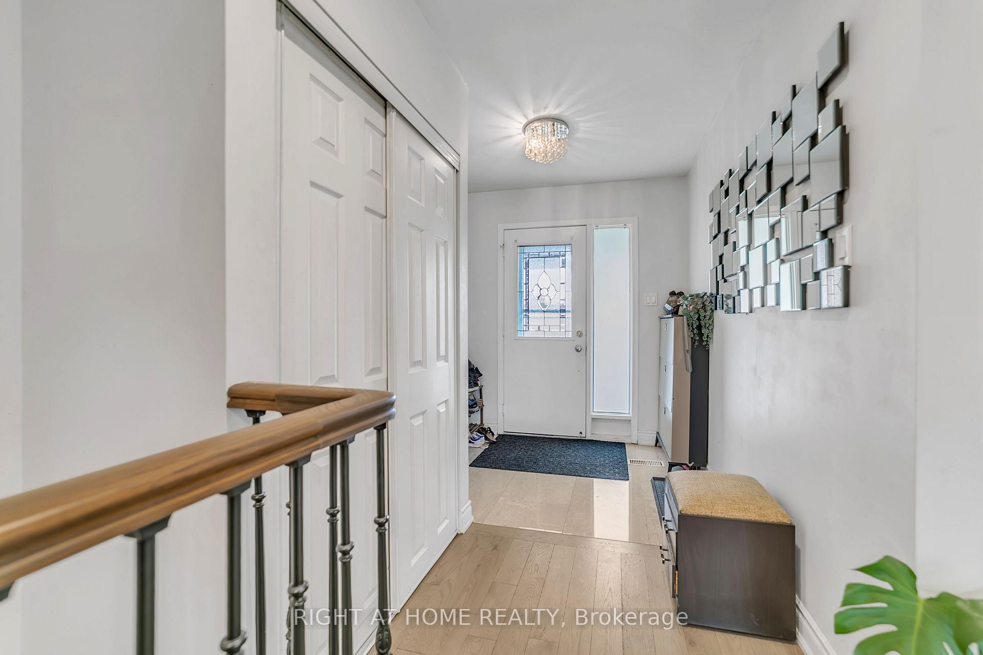 Photo 19 of 22 Hamilton Drive, Newmarket, Huron Heights-Leslie Valley — HOMEH