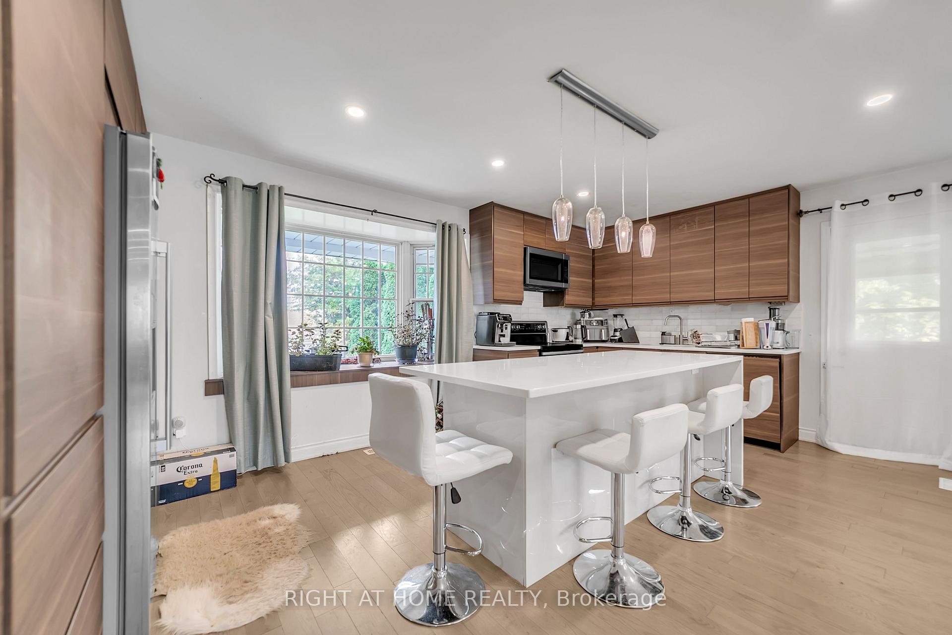 Photo 22 of 22 Hamilton Drive, Newmarket, Huron Heights-Leslie Valley — HOMEH