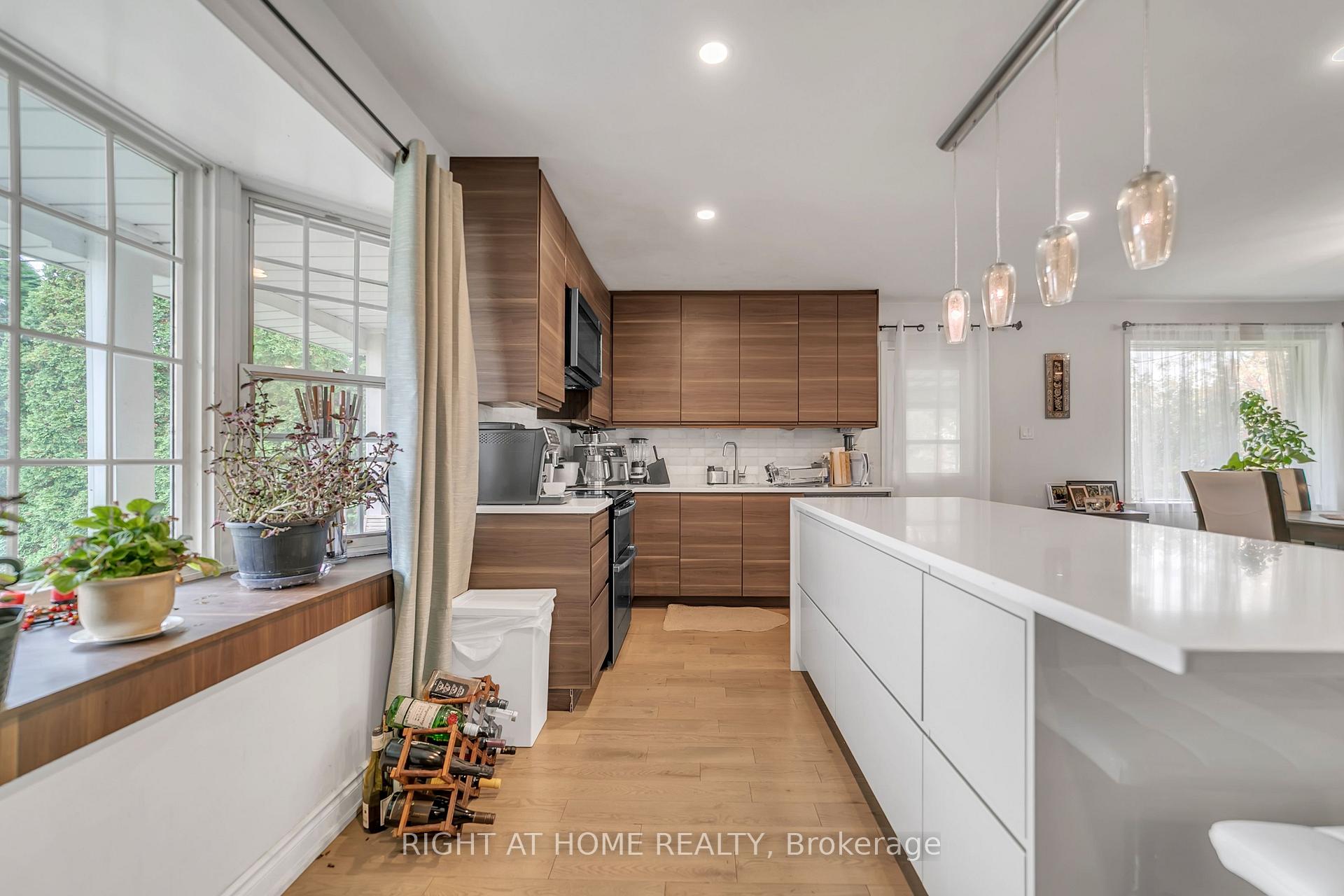 Photo 23 of 22 Hamilton Drive, Newmarket, Huron Heights-Leslie Valley — HOMEH