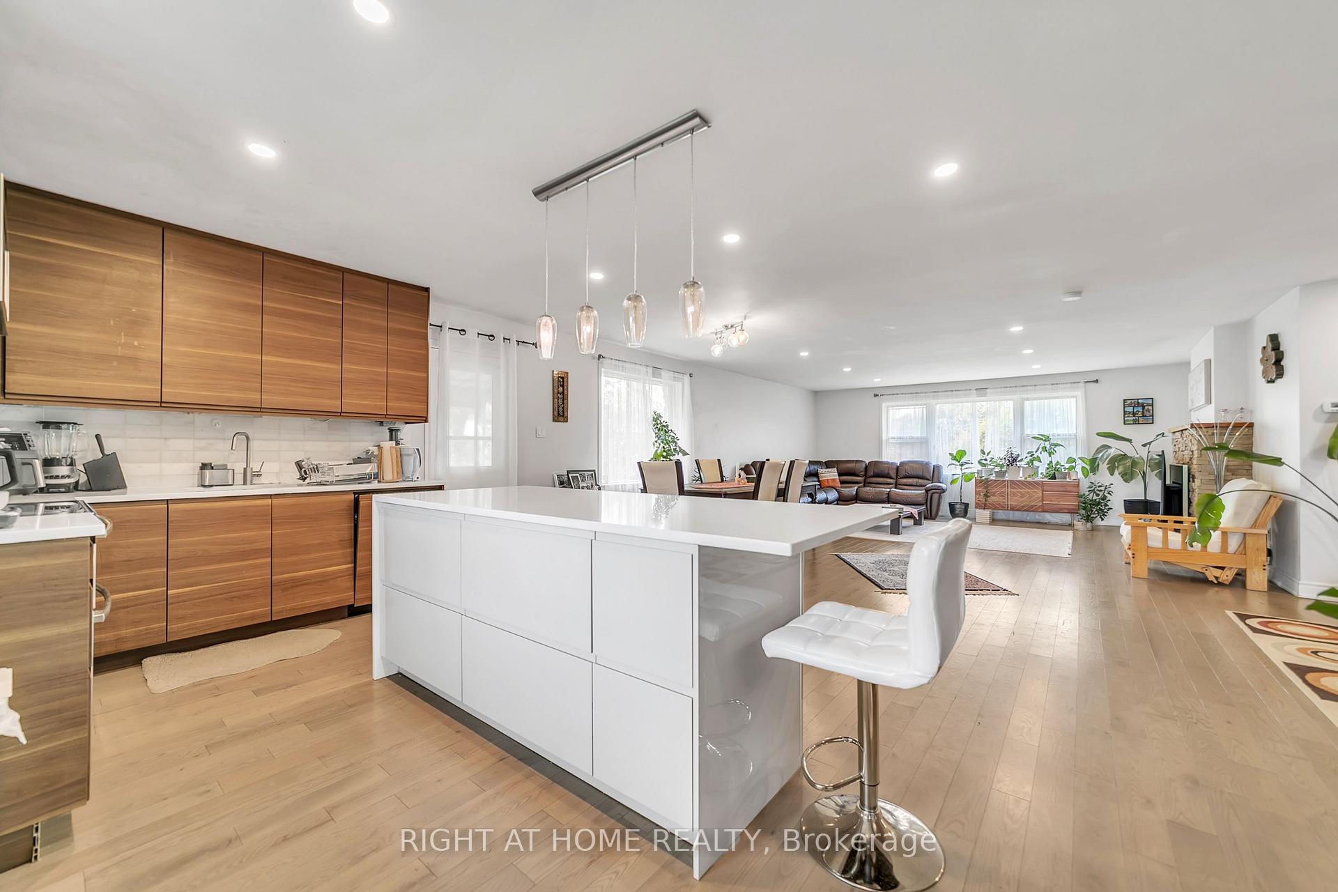 Photo 24 of 22 Hamilton Drive, Newmarket, Huron Heights-Leslie Valley — HOMEH