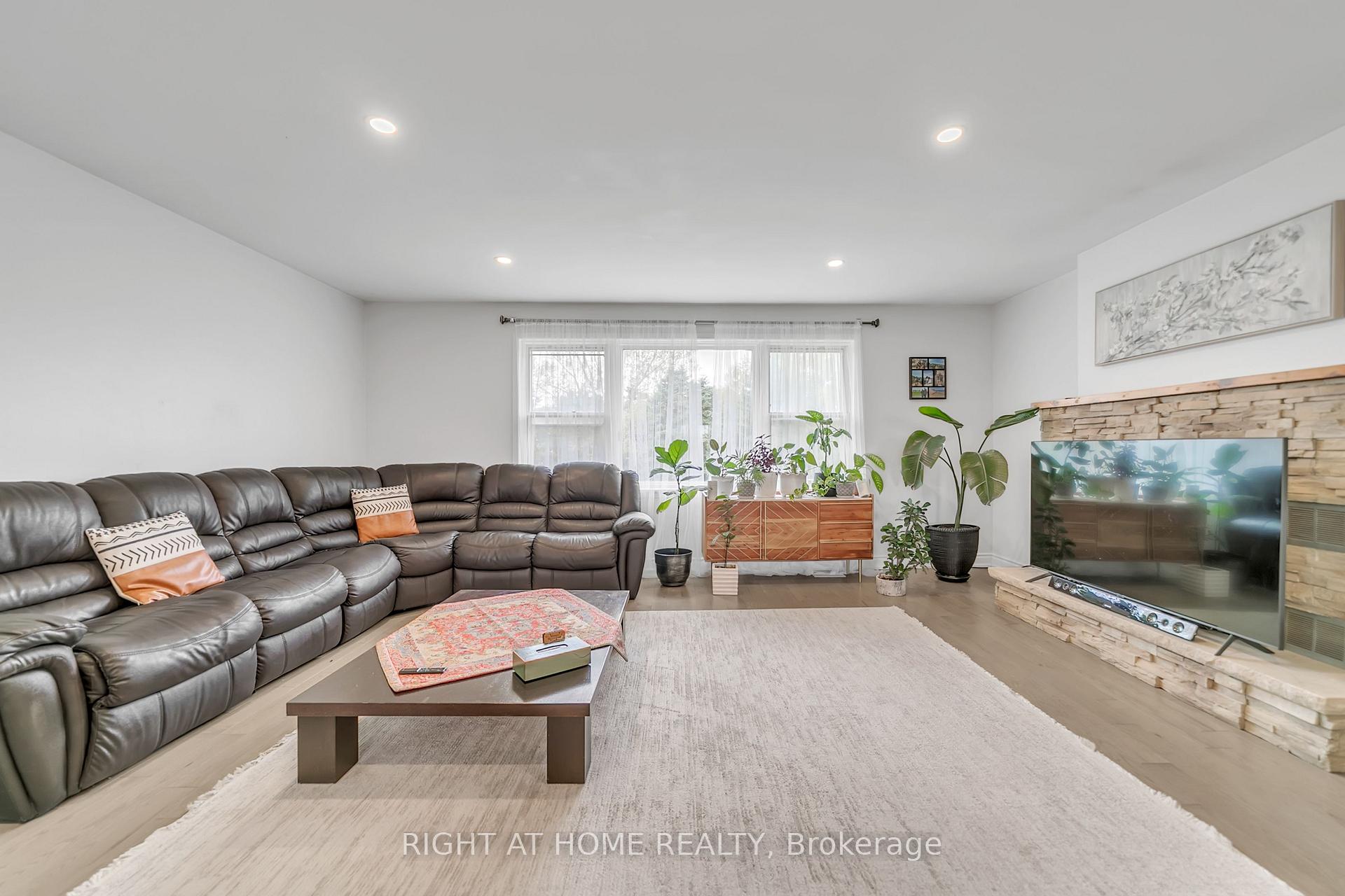 Photo 27 of 22 Hamilton Drive, Newmarket, Huron Heights-Leslie Valley — HOMEH