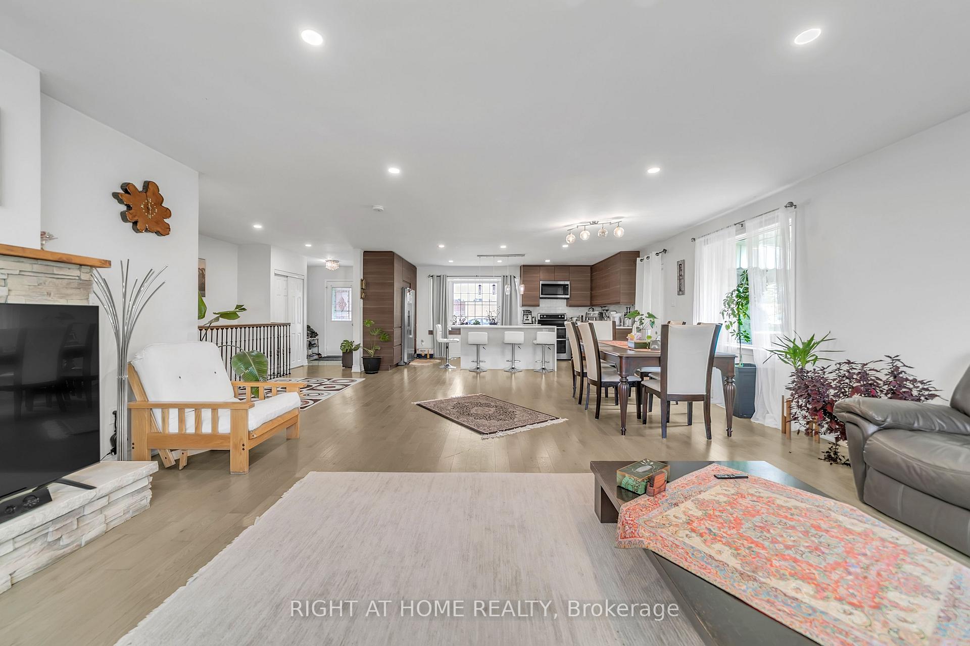 Photo 28 of 22 Hamilton Drive, Newmarket, Huron Heights-Leslie Valley — HOMEH