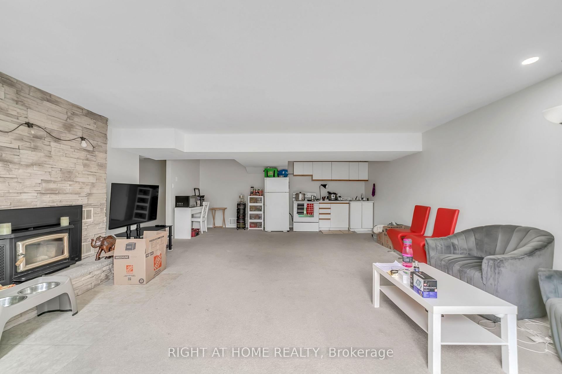 Photo 35 of 22 Hamilton Drive, Newmarket, Huron Heights-Leslie Valley — HOMEH