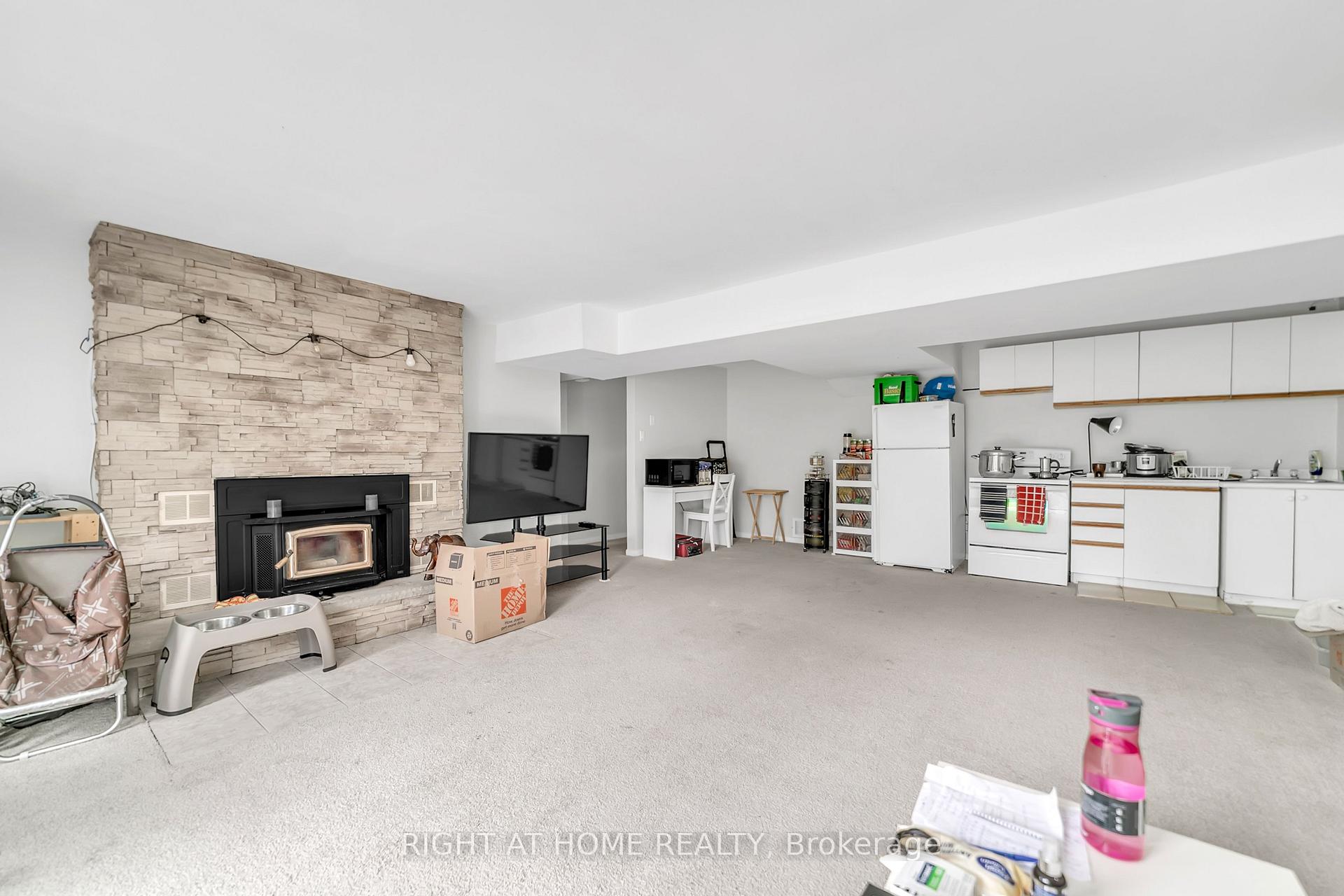 Photo 36 of 22 Hamilton Drive, Newmarket, Huron Heights-Leslie Valley — HOMEH