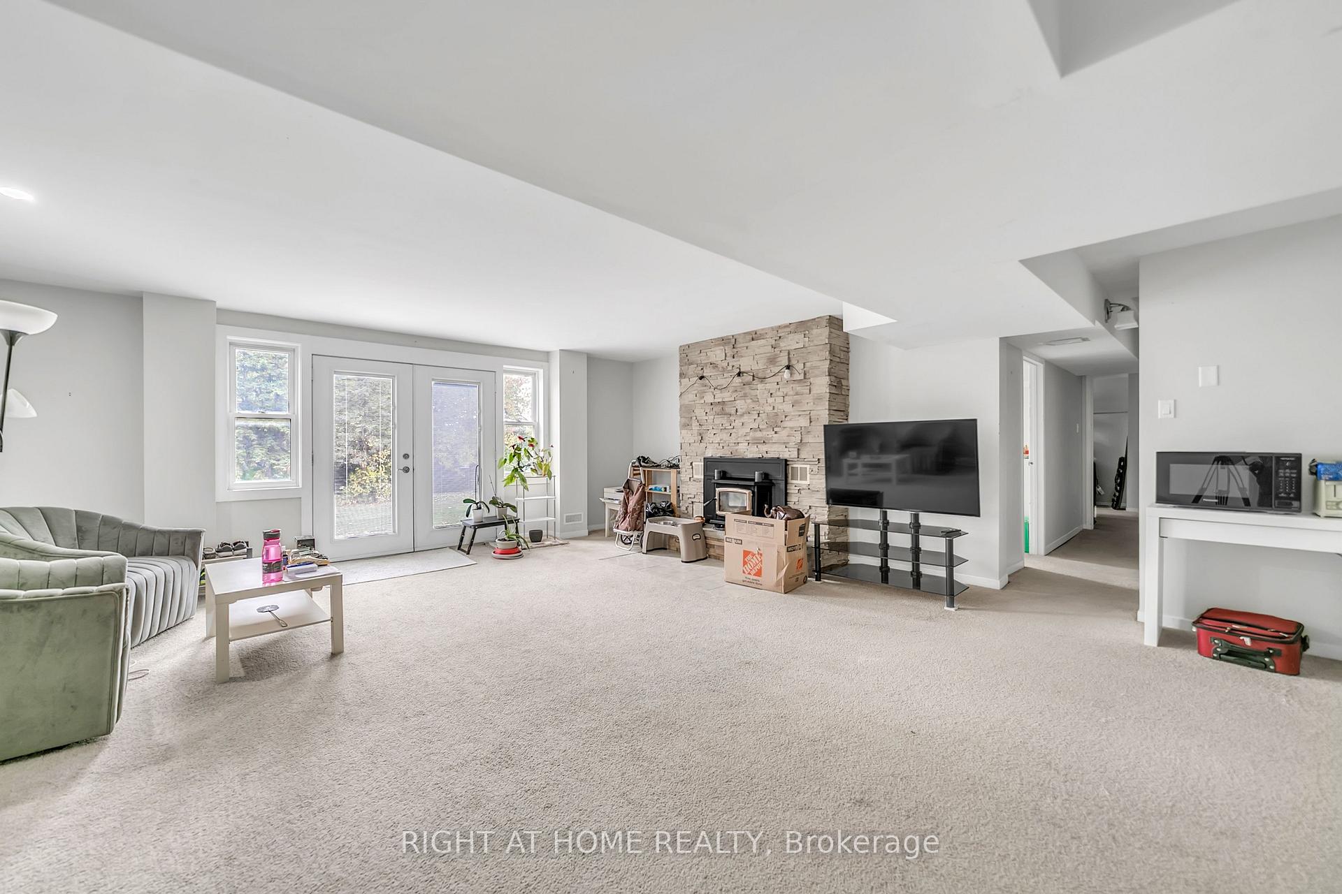 Photo 37 of 22 Hamilton Drive, Newmarket, Huron Heights-Leslie Valley — HOMEH