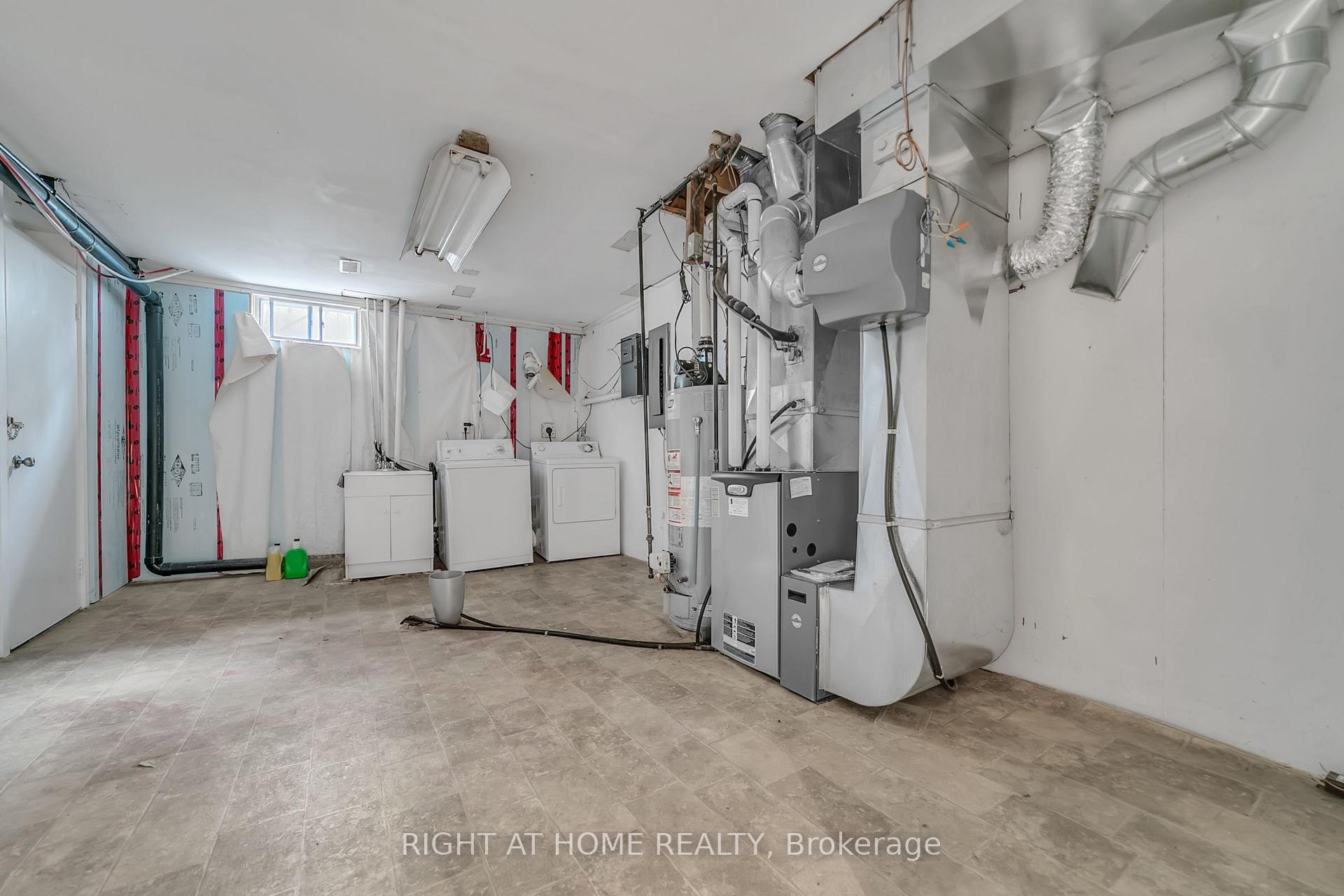 Photo 40 of 22 Hamilton Drive, Newmarket, Huron Heights-Leslie Valley — HOMEH