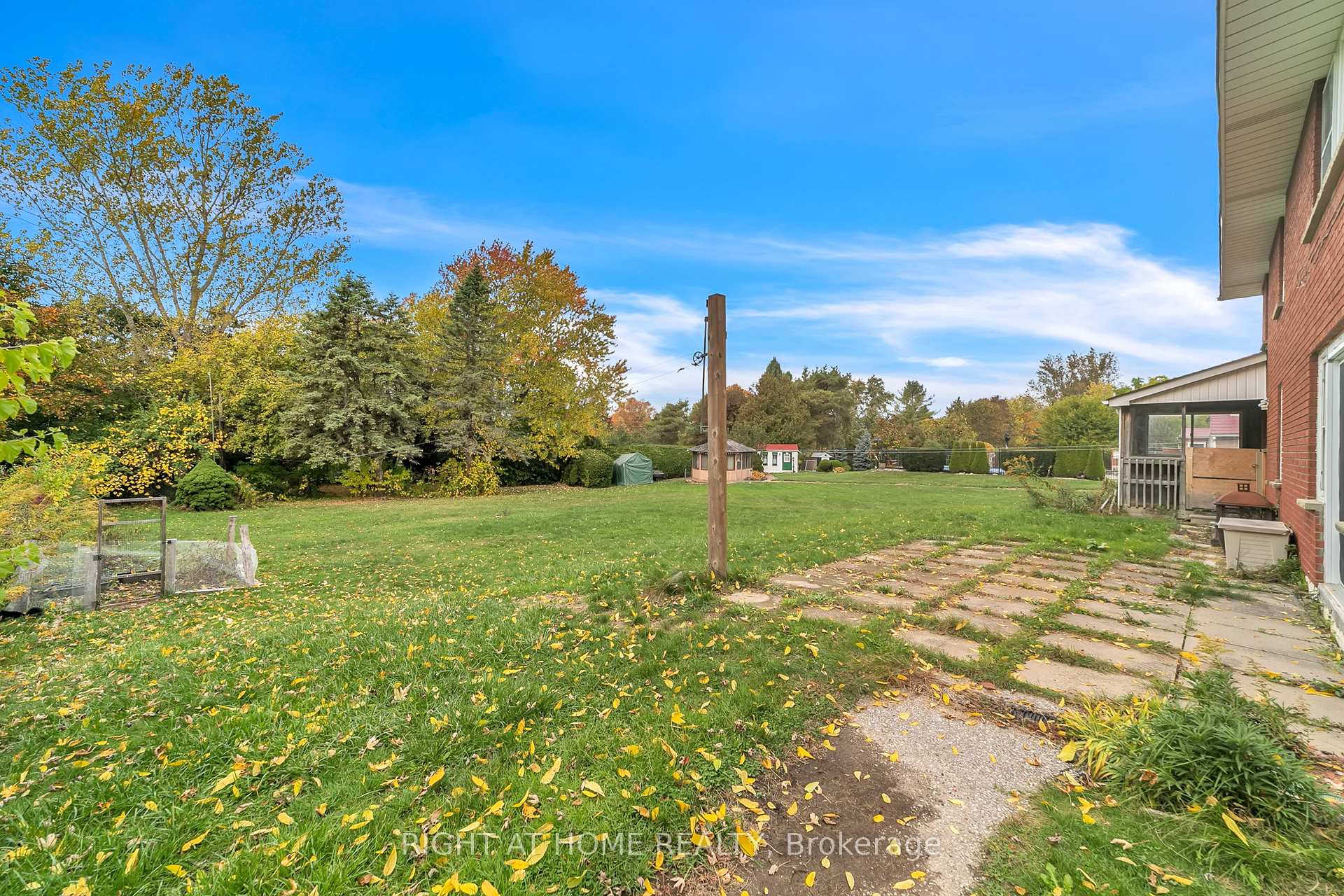 Photo 42 of 22 Hamilton Drive, Newmarket, Huron Heights-Leslie Valley — HOMEH