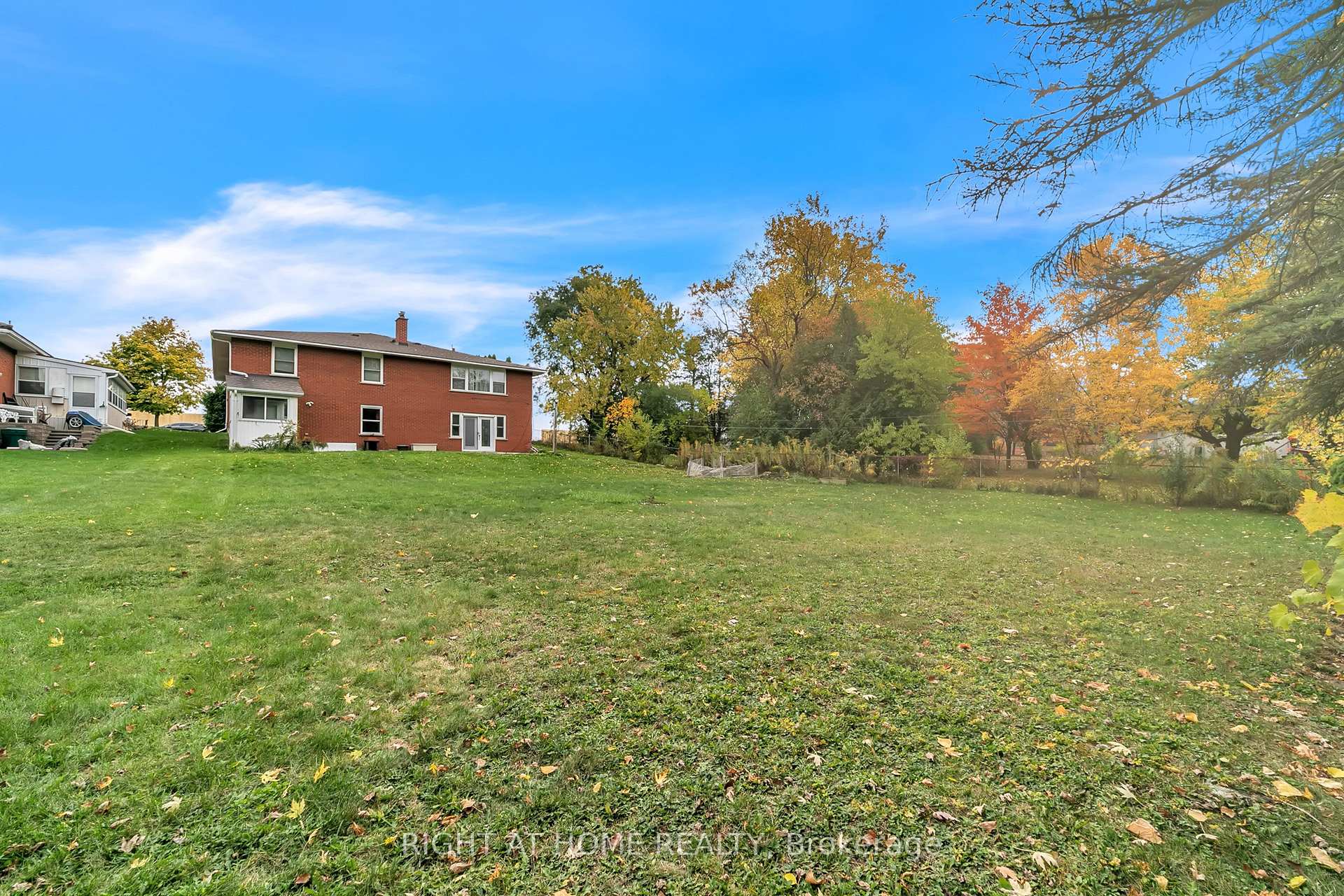 Photo 43 of 22 Hamilton Drive, Newmarket, Huron Heights-Leslie Valley — HOMEH