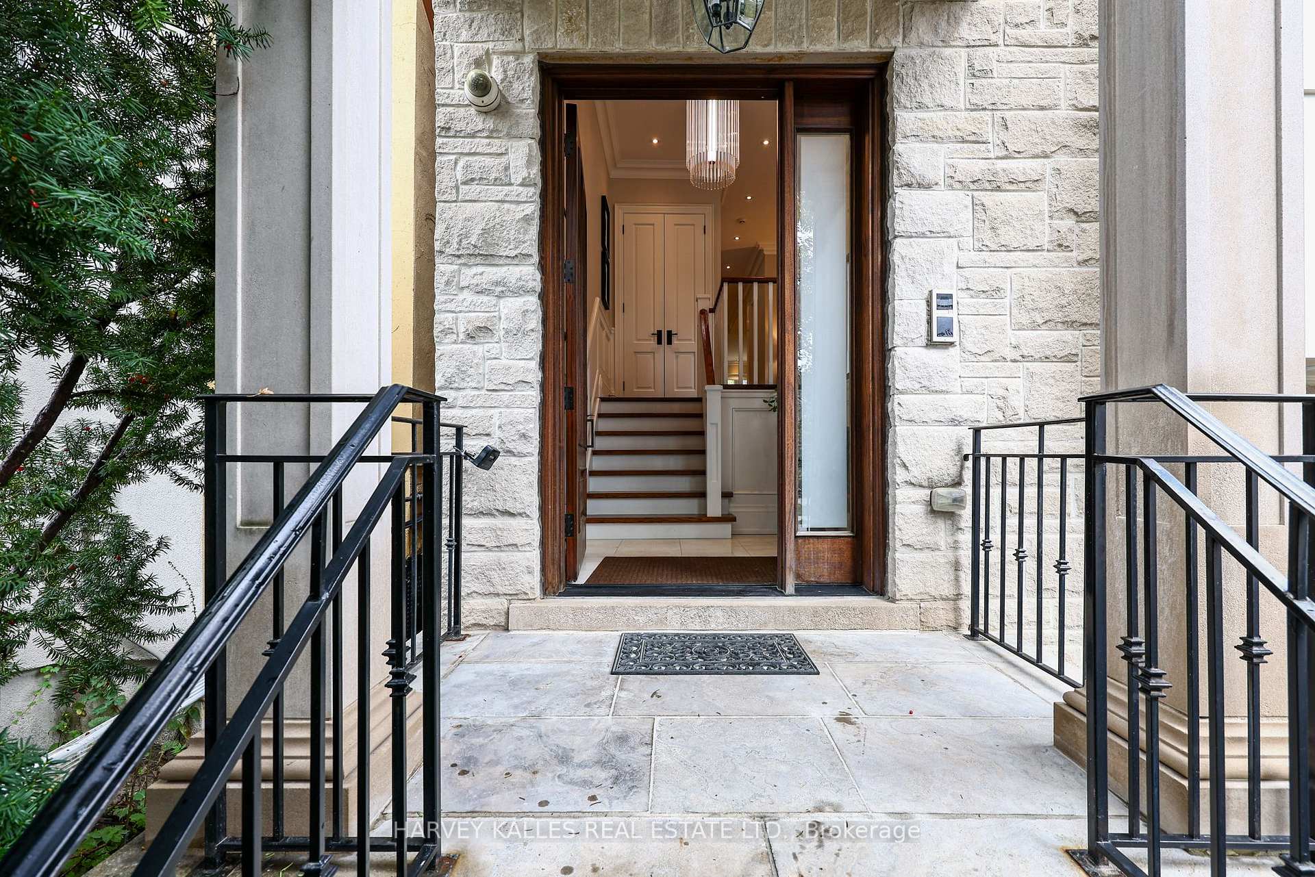 Photo 2 of 344 Fairlawn Avenue, Toronto, Bedford Park-Nortown — HOMEH