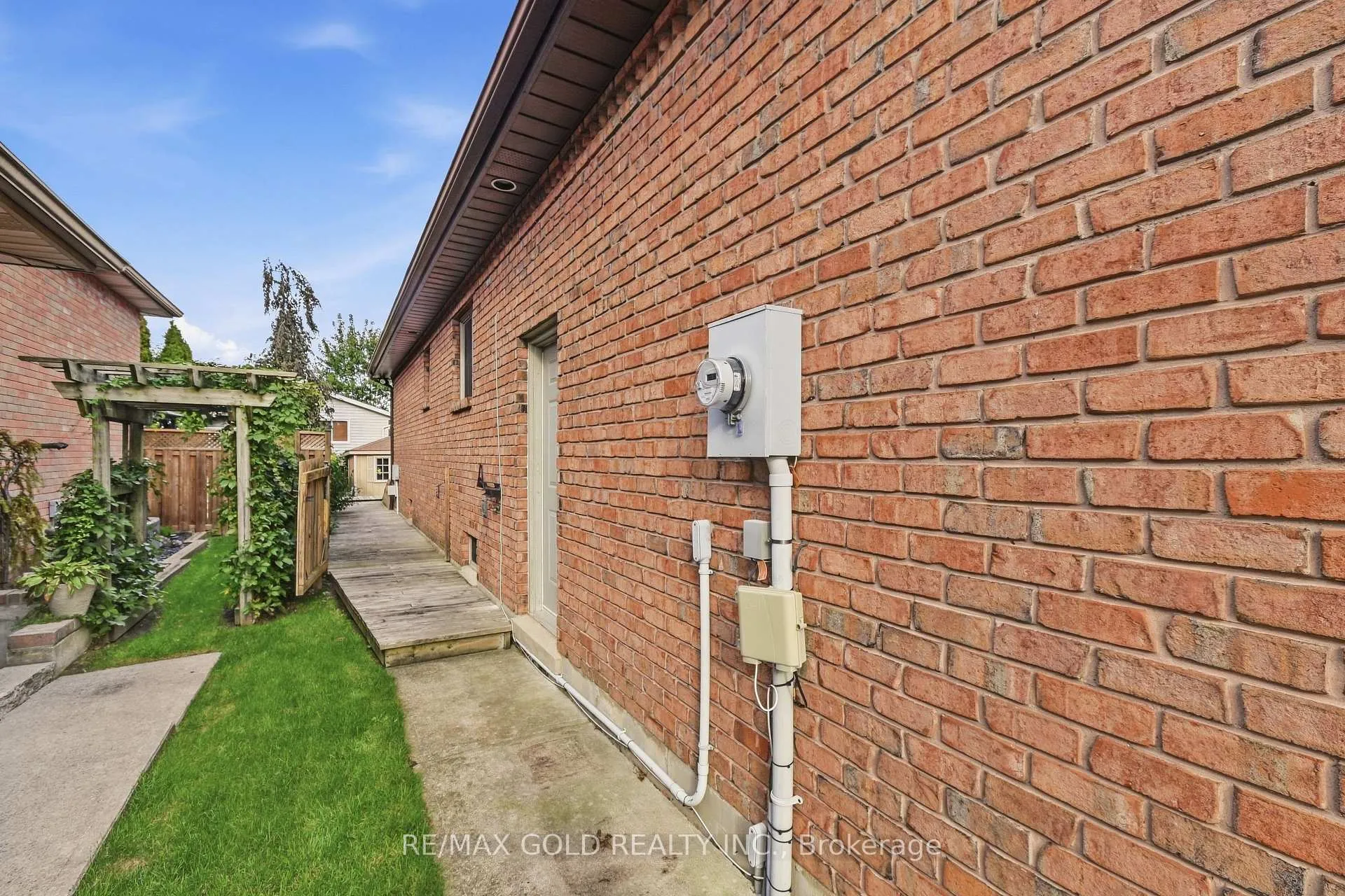 Photo 41 of 8 Garden Path, Chatham-Kent, Chatham — HOMEH