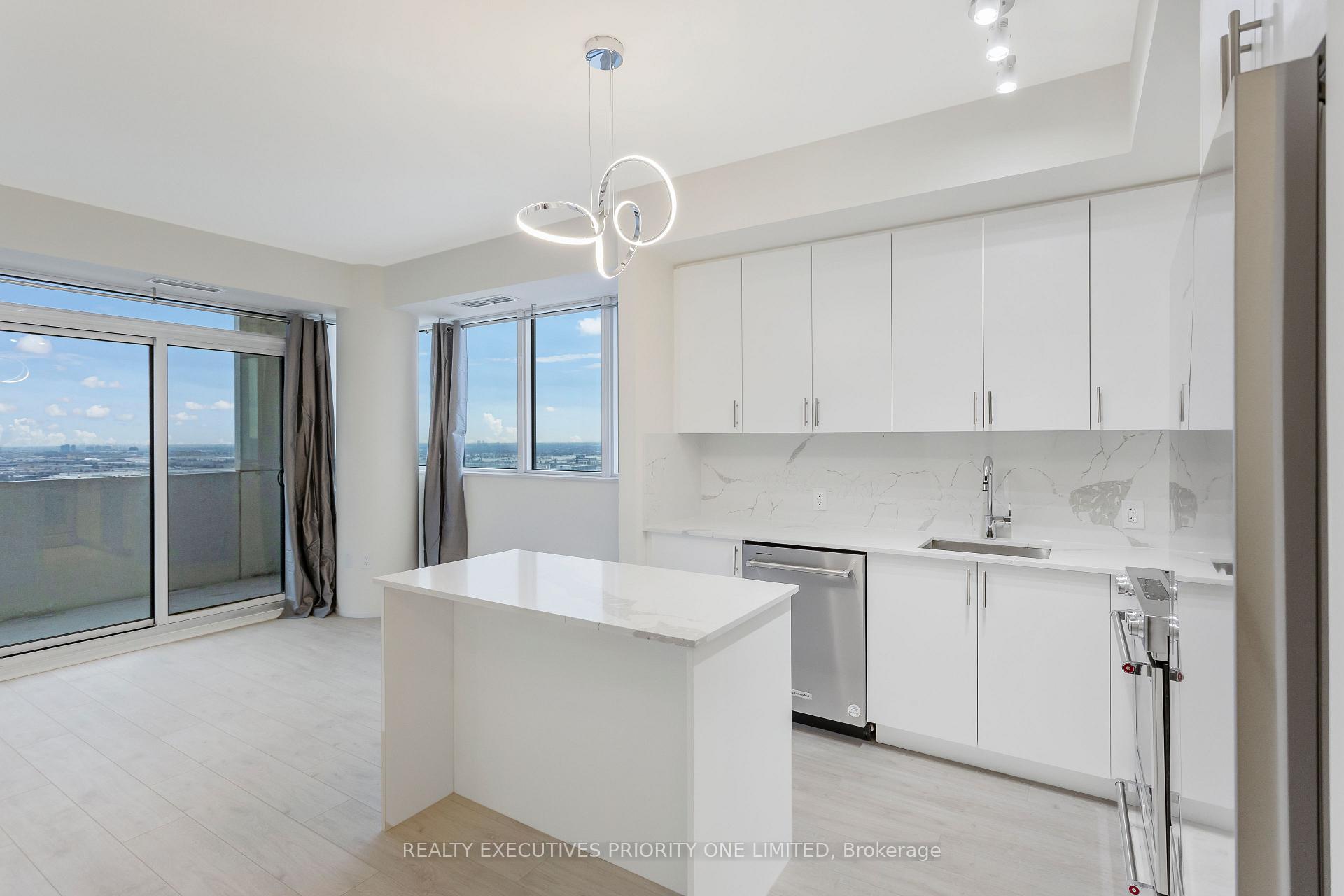 Photo 2 of Unit 2018, 9000 Jane Street, Vaughan, Vellore Village — HOMEH