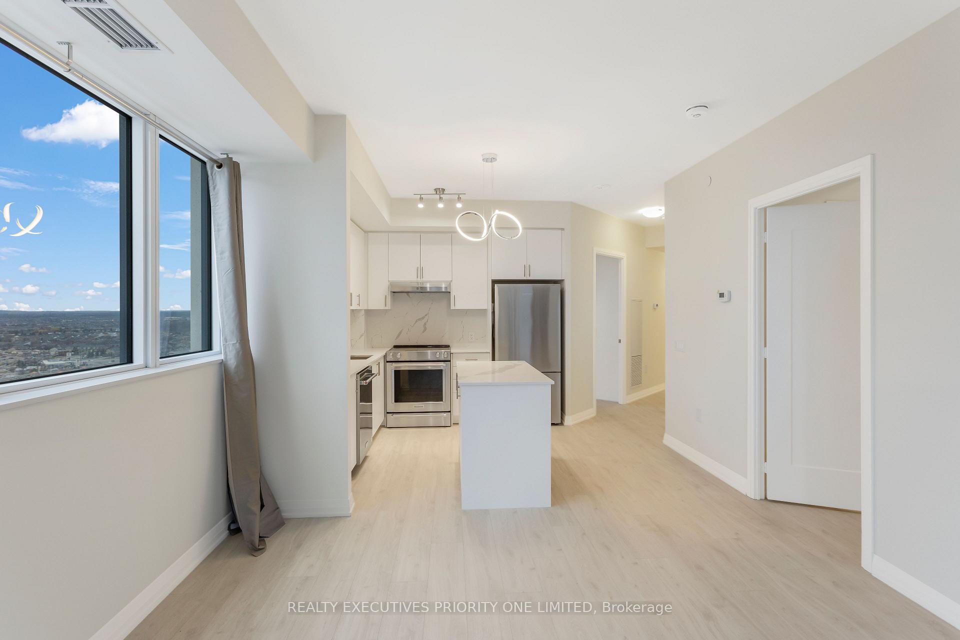 Photo 4 of Unit 2018, 9000 Jane Street, Vaughan, Vellore Village — HOMEH