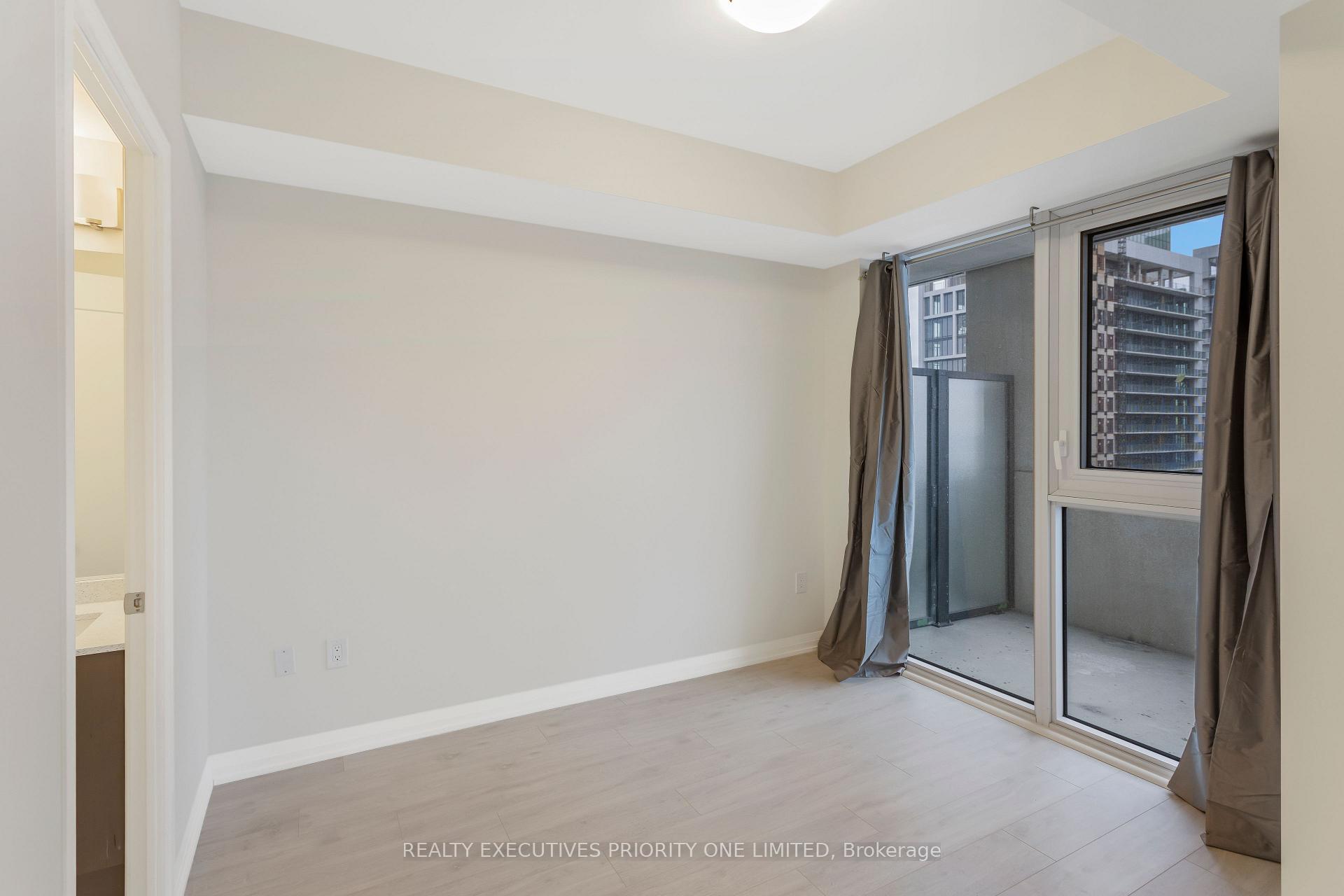 Photo 5 of Unit 2018, 9000 Jane Street, Vaughan, Vellore Village — HOMEH