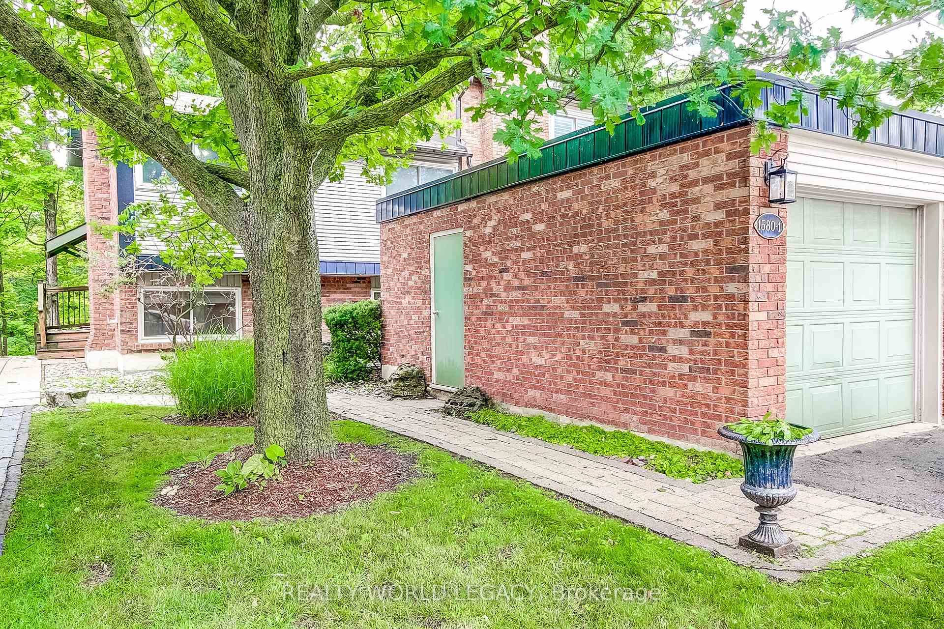 Photo 3 of Unit 1, 1580 Kerns Road, Burlington, Tyandaga — HOMEH