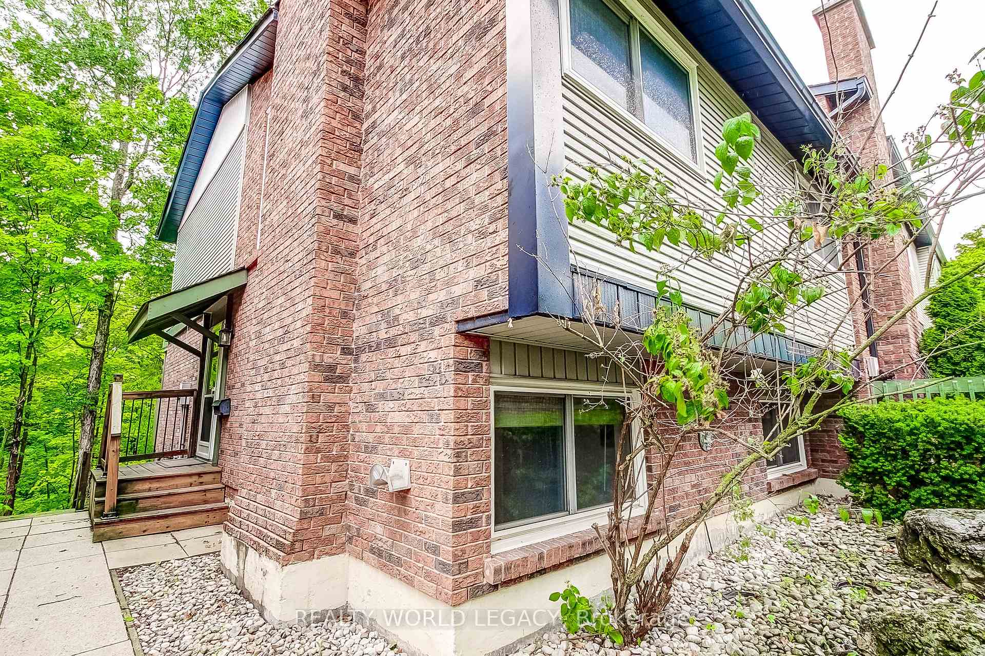 Photo 4 of Unit 1, 1580 Kerns Road, Burlington, Tyandaga — HOMEH