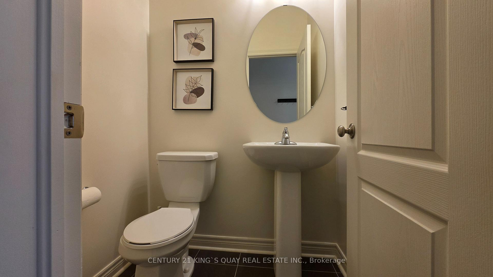 Photo 3 of 360 William Graham Drive, Aurora, Rural Aurora — HOMEH