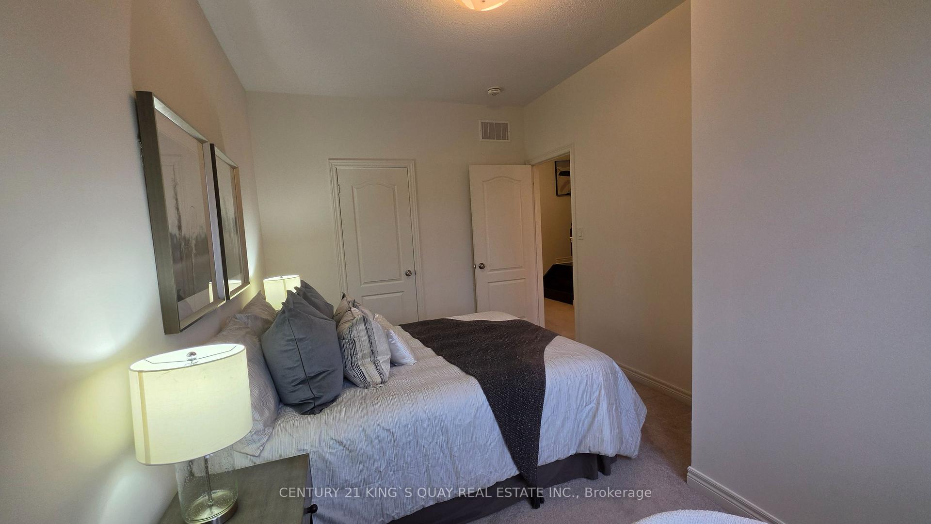 Photo 13 of 360 William Graham Drive, Aurora, Rural Aurora — HOMEH