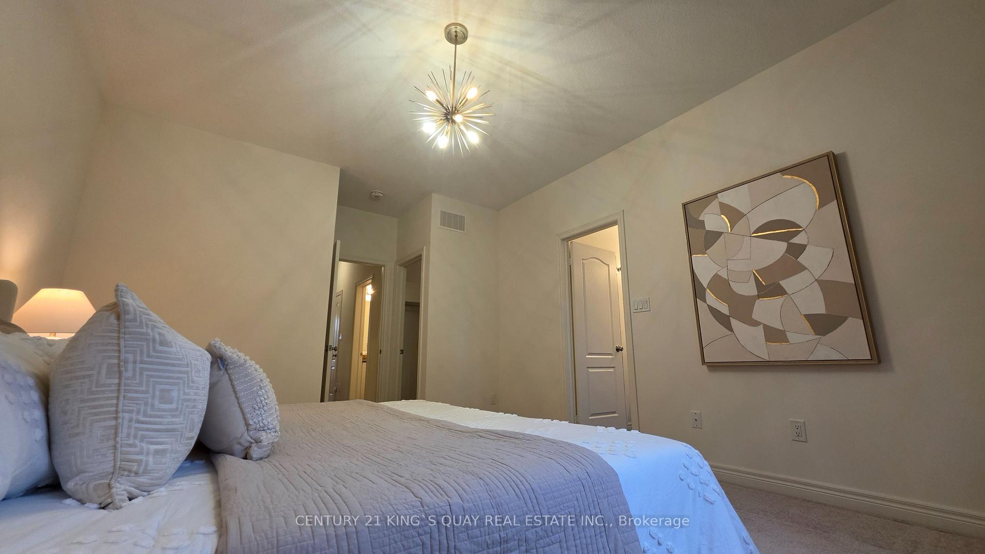 Photo 16 of 360 William Graham Drive, Aurora, Rural Aurora — HOMEH