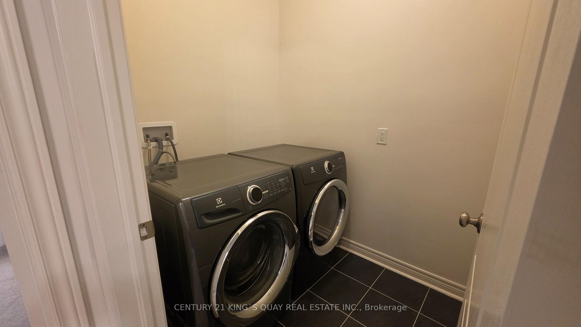 Photo 21 of 360 William Graham Drive, Aurora, Rural Aurora — HOMEH
