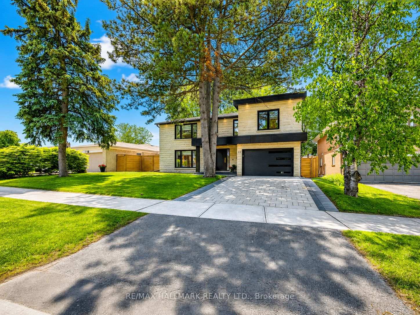 Photo 2 of 30 Kellythorne Drive, North York, Parkwoods-Donalda — HOMEH