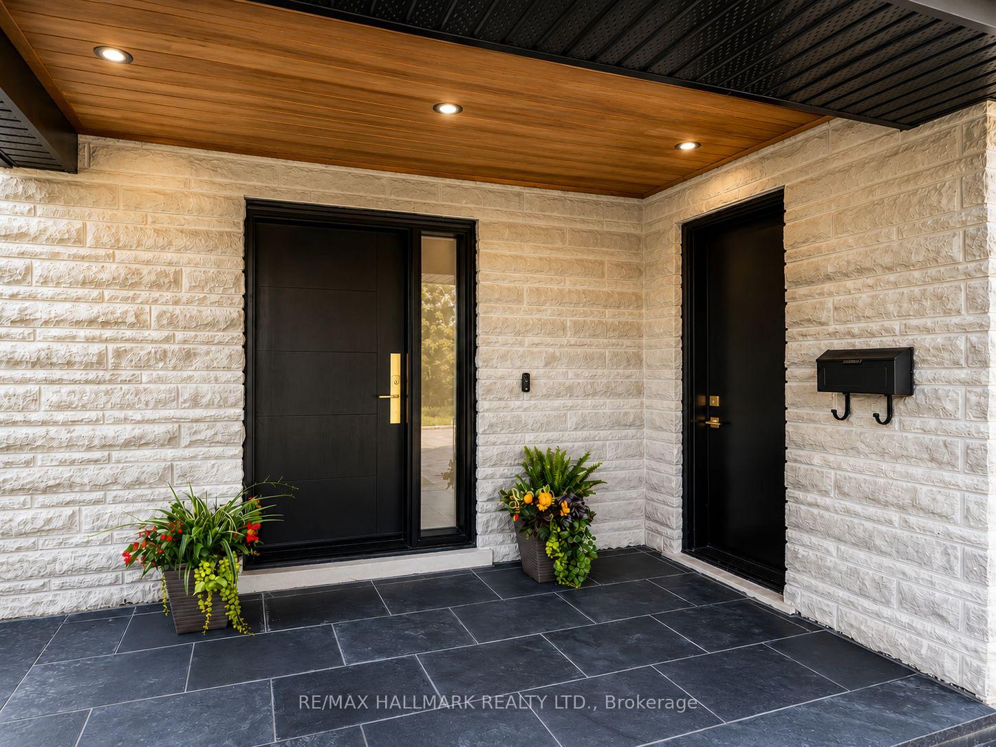 Photo 6 of 30 Kellythorne Drive, North York, Parkwoods-Donalda — HOMEH