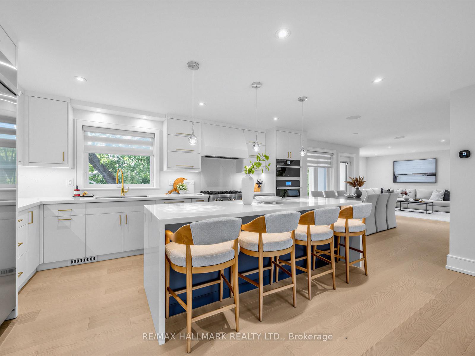 Photo 12 of 30 Kellythorne Drive, North York, Parkwoods-Donalda — HOMEH