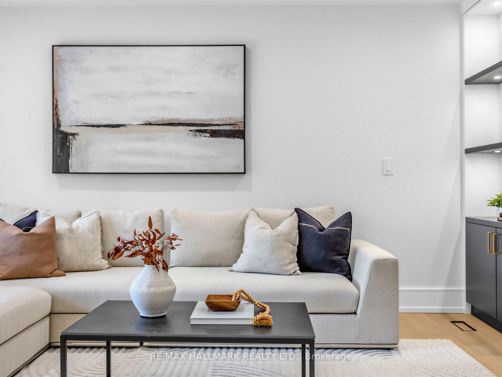 Photo 19 of 30 Kellythorne Drive, North York, Parkwoods-Donalda — HOMEH