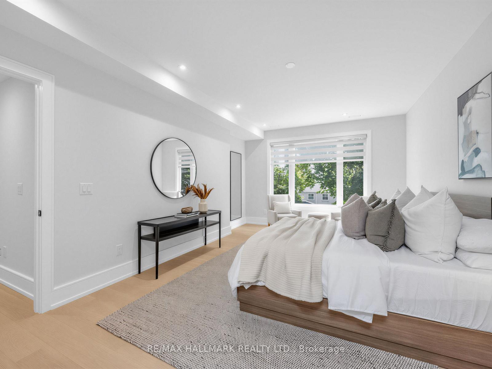 Photo 24 of 30 Kellythorne Drive, North York, Parkwoods-Donalda — HOMEH
