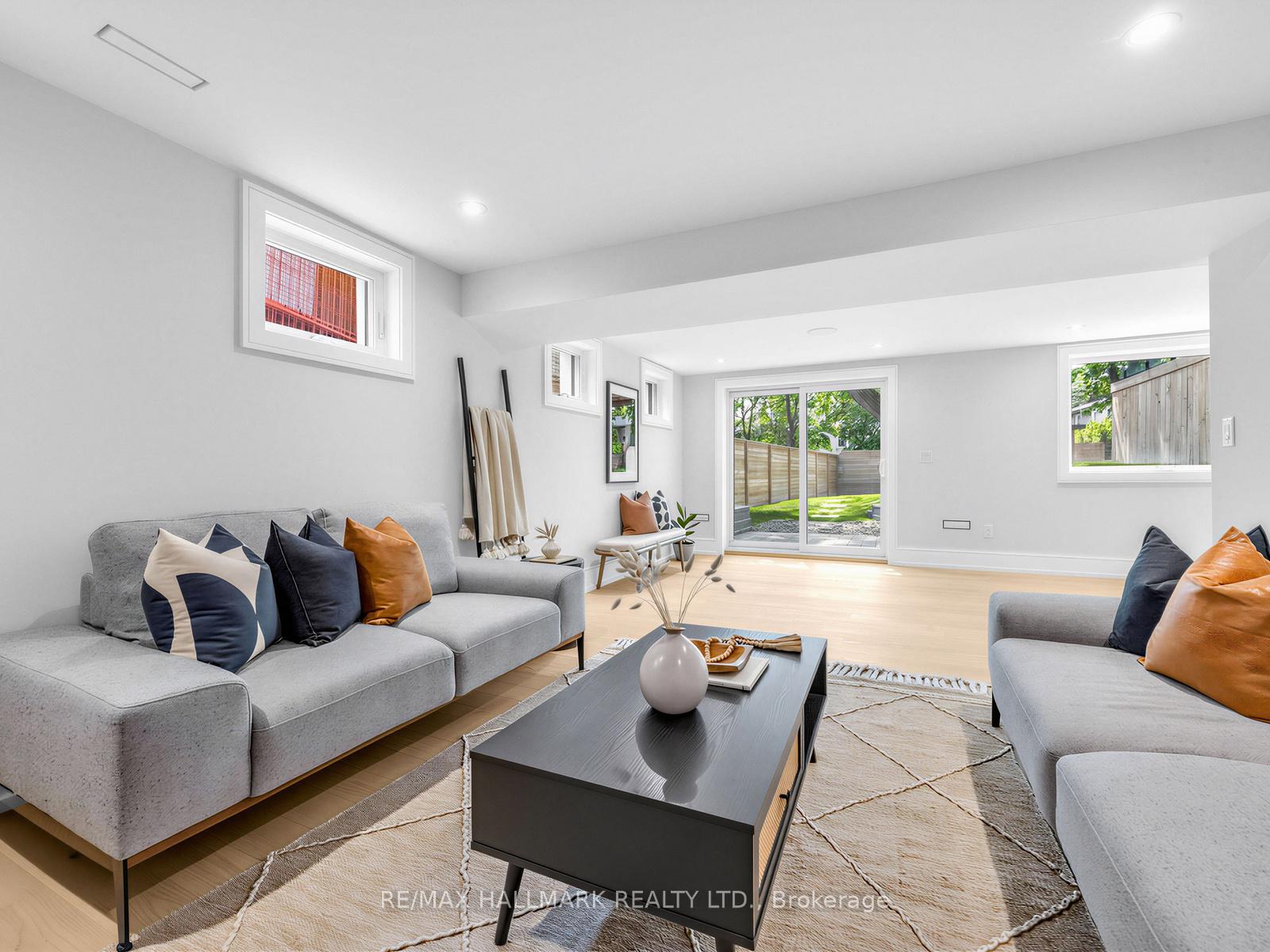 Photo 39 of 30 Kellythorne Drive, North York, Parkwoods-Donalda — HOMEH