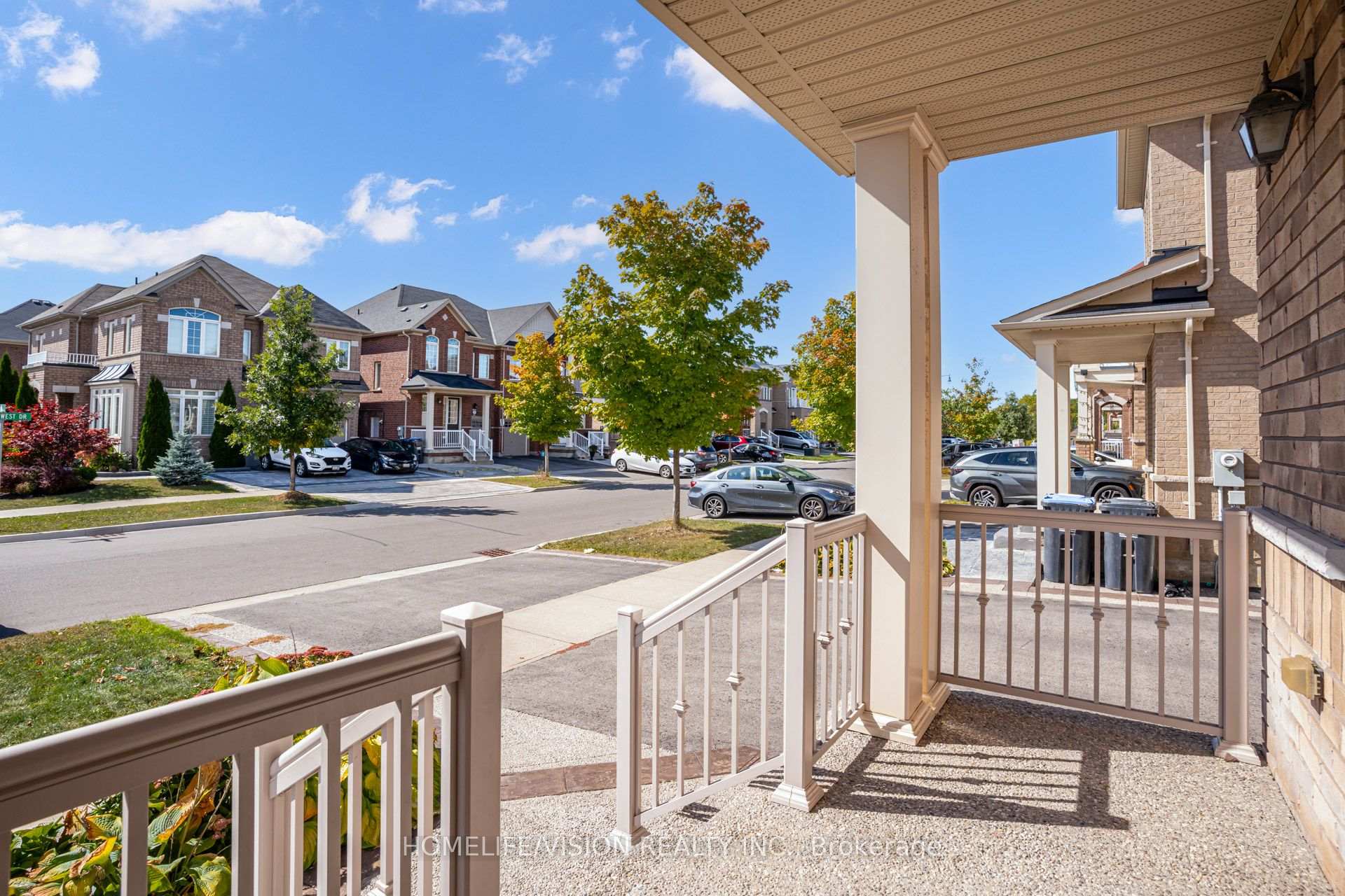 Photo 3 of 383 Royal West Drive, Brampton, Credit Valley — HOMEH