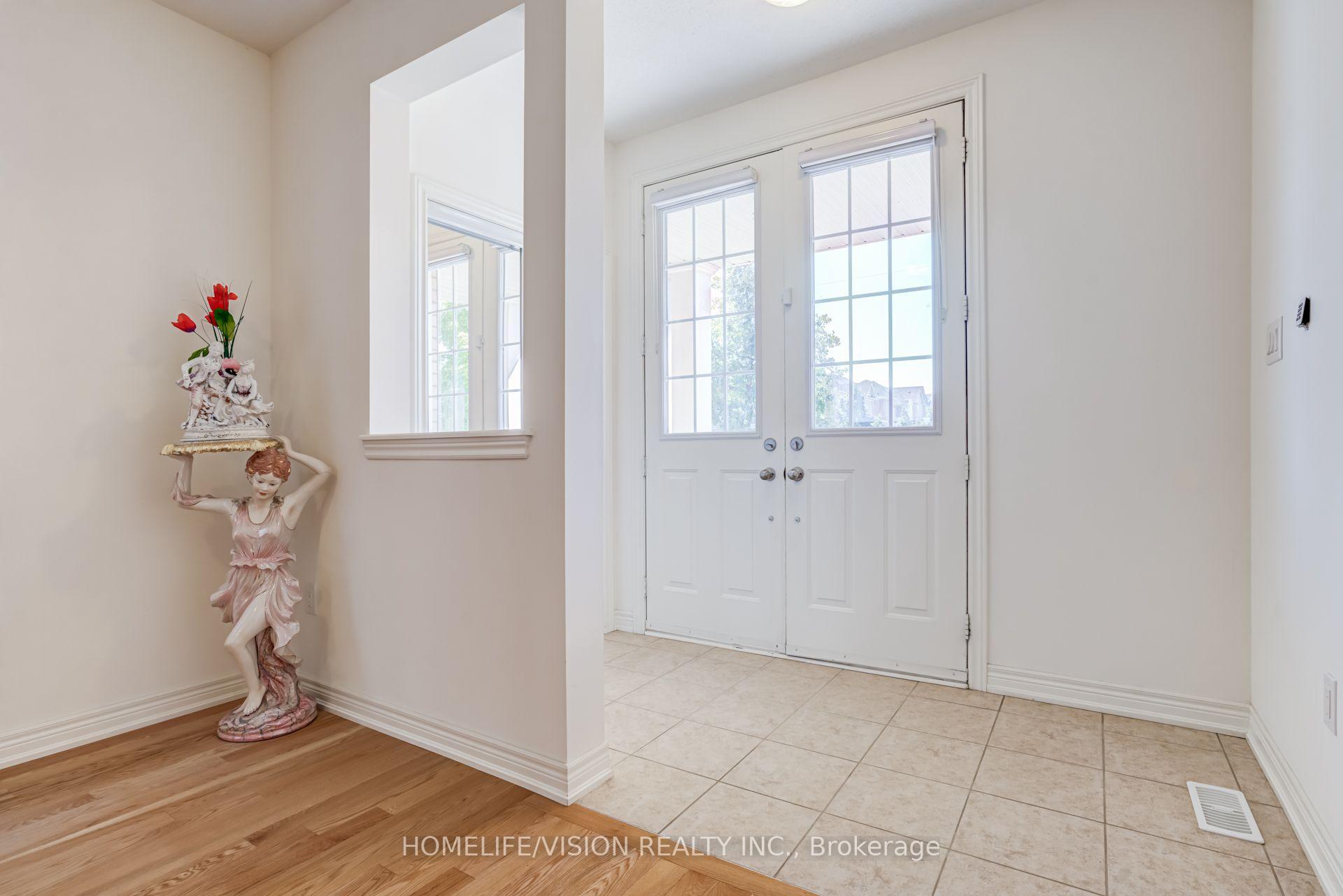 Photo 5 of 383 Royal West Drive, Brampton, Credit Valley — HOMEH