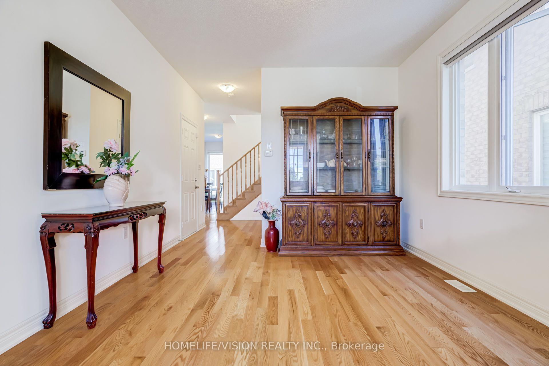 Photo 7 of 383 Royal West Drive, Brampton, Credit Valley — HOMEH