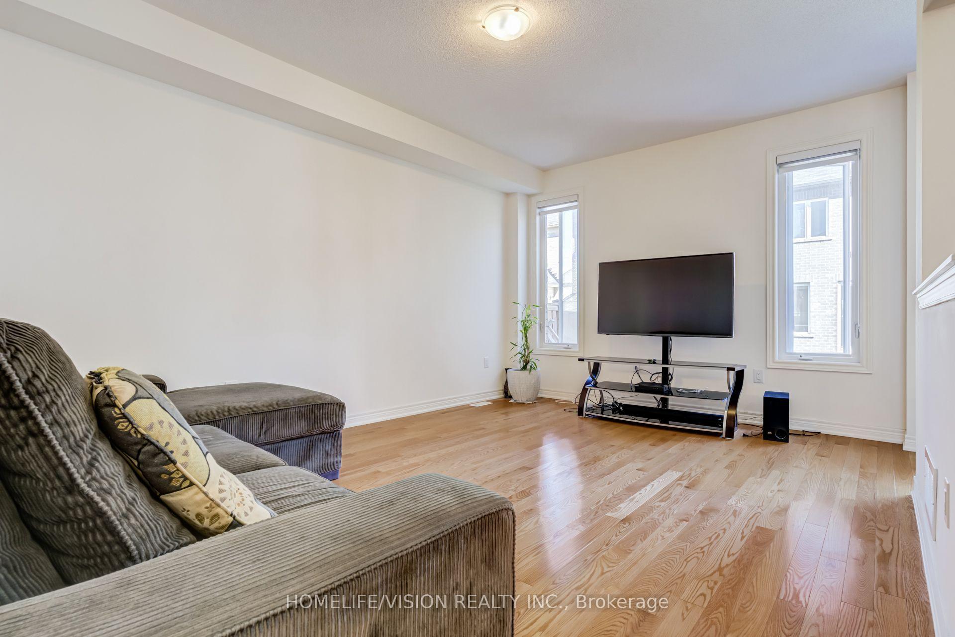 Photo 11 of 383 Royal West Drive, Brampton, Credit Valley — HOMEH