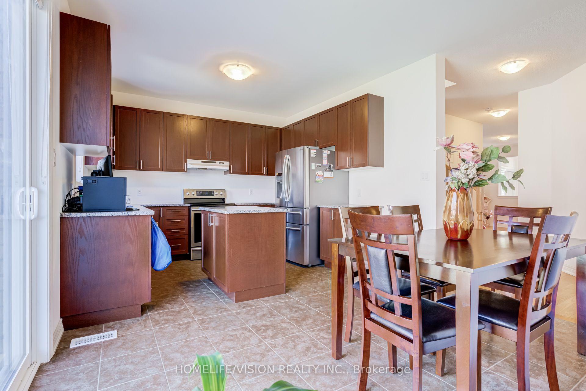 Photo 14 of 383 Royal West Drive, Brampton, Credit Valley — HOMEH