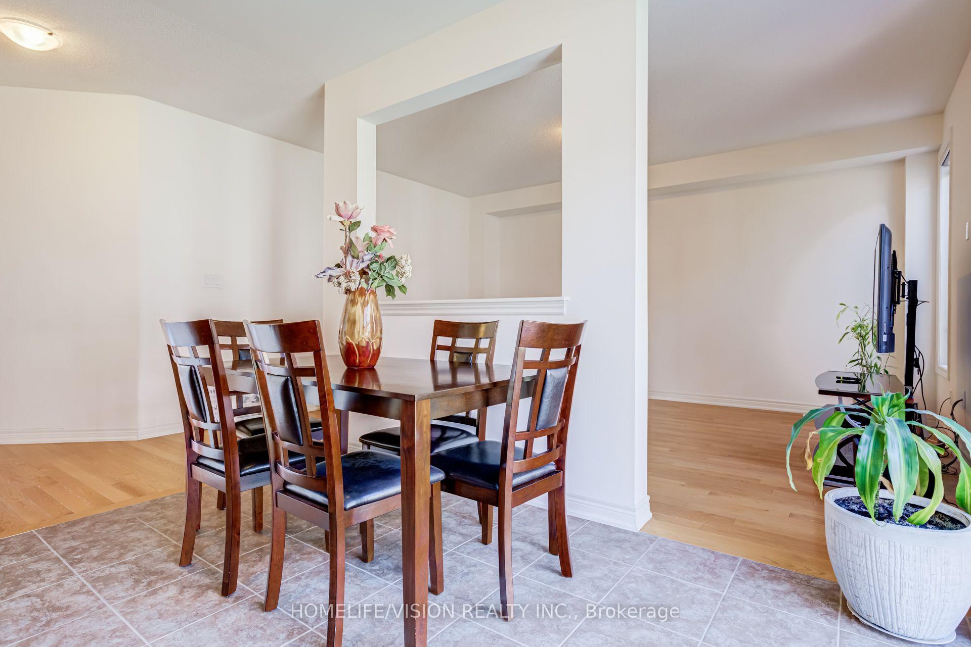 Photo 15 of 383 Royal West Drive, Brampton, Credit Valley — HOMEH