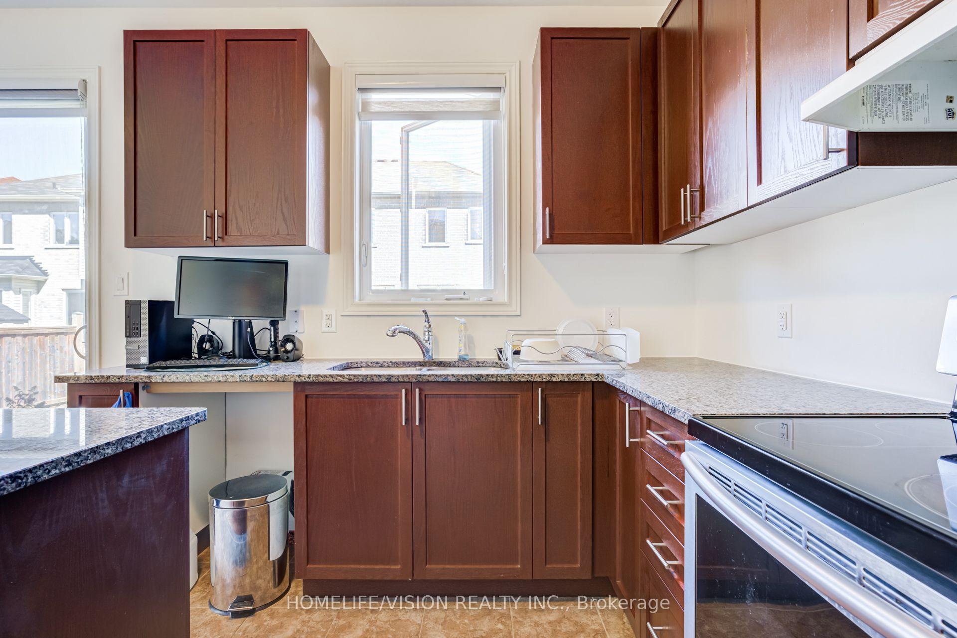 Photo 18 of 383 Royal West Drive, Brampton, Credit Valley — HOMEH