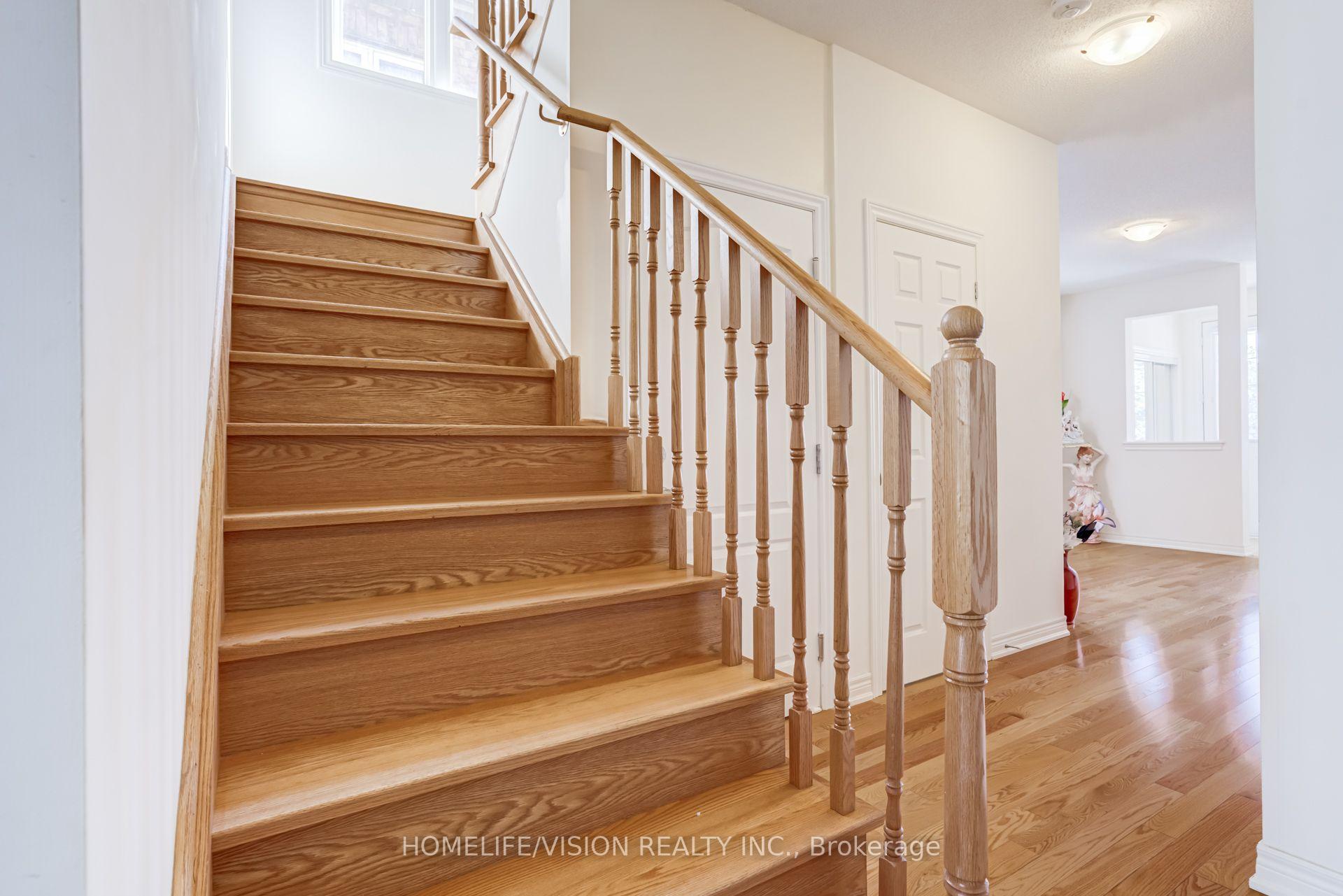 Photo 20 of 383 Royal West Drive, Brampton, Credit Valley — HOMEH