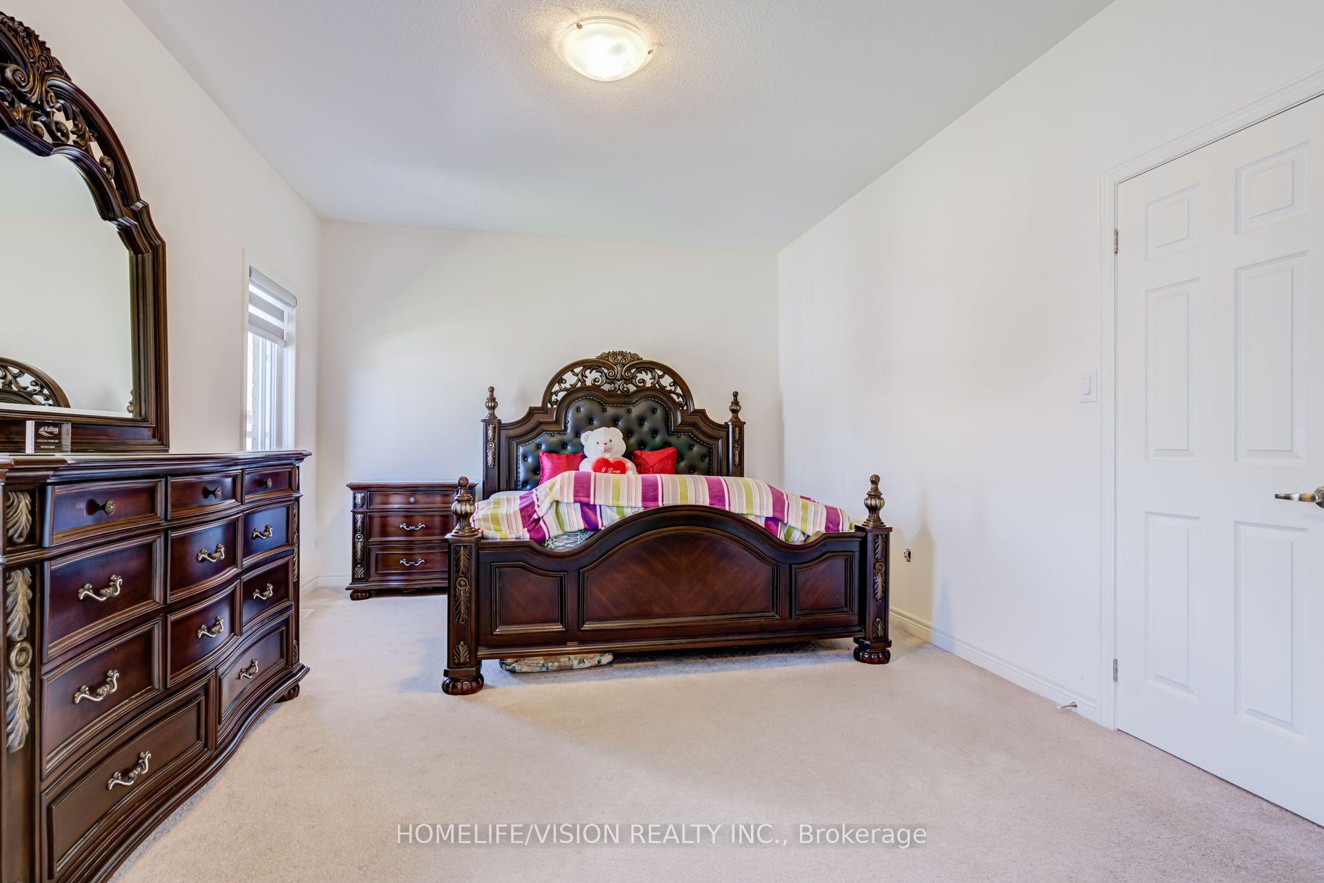 Photo 24 of 383 Royal West Drive, Brampton, Credit Valley — HOMEH
