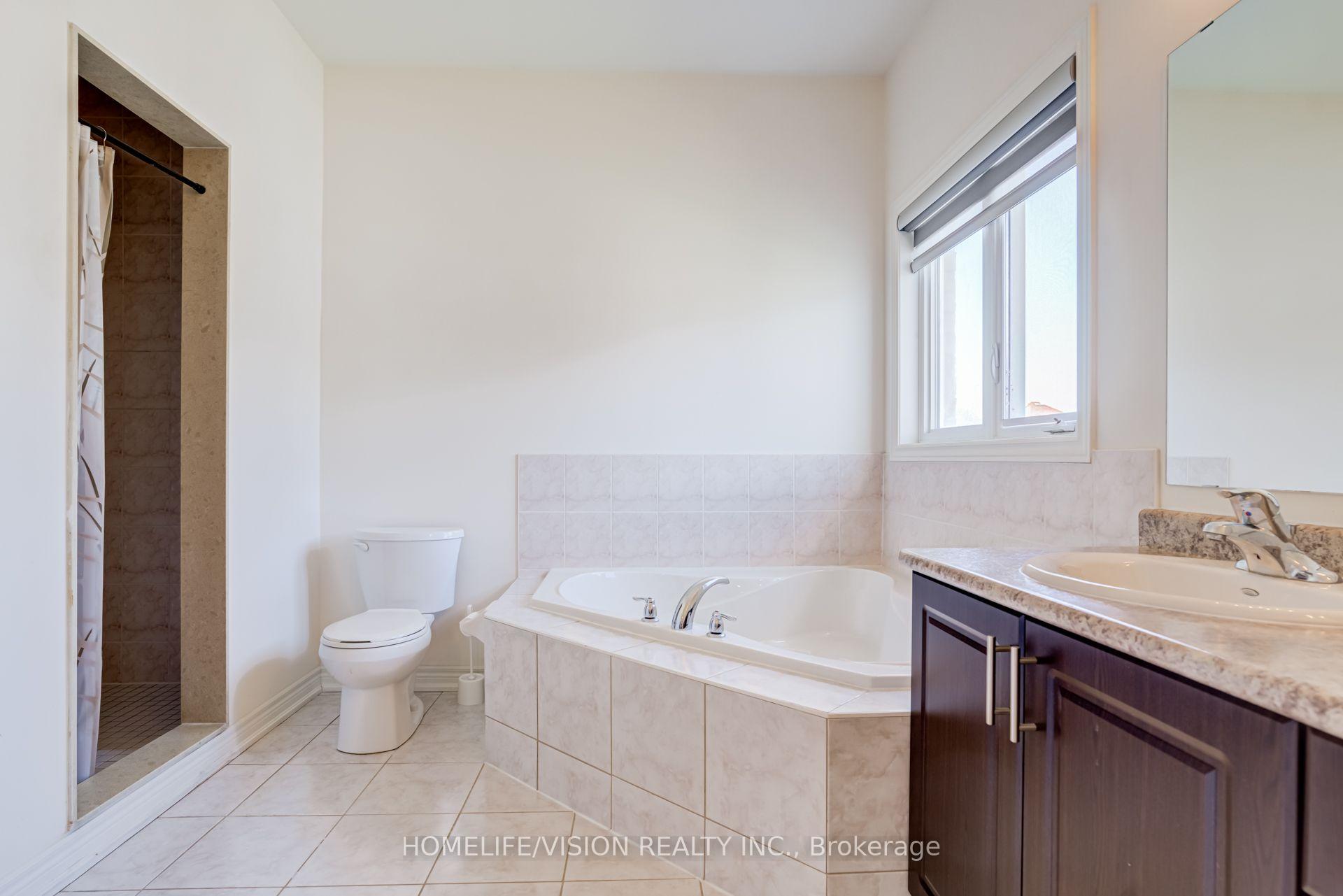 Photo 28 of 383 Royal West Drive, Brampton, Credit Valley — HOMEH