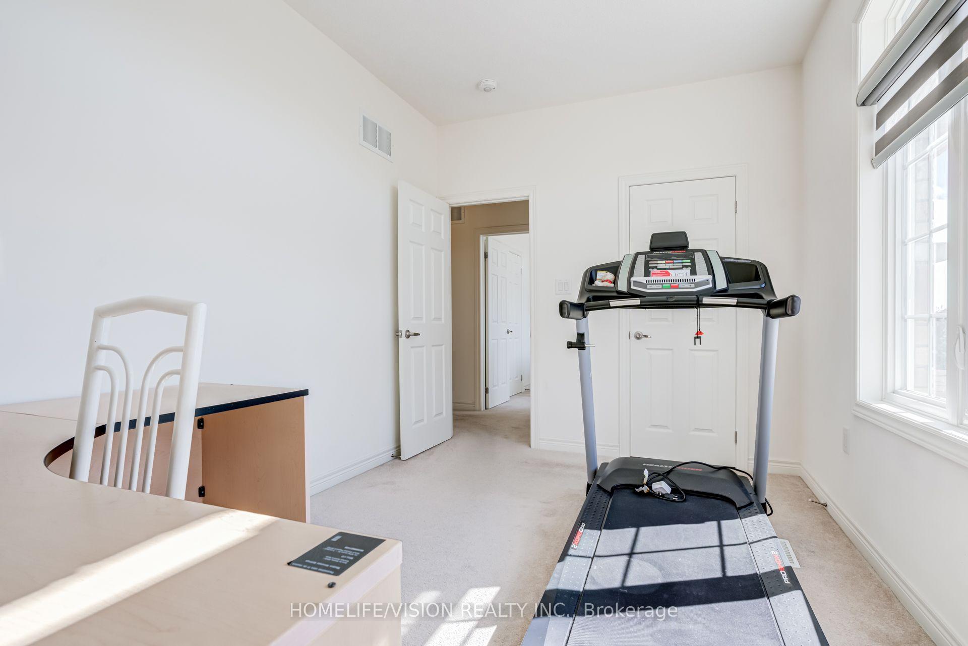 Photo 34 of 383 Royal West Drive, Brampton, Credit Valley — HOMEH