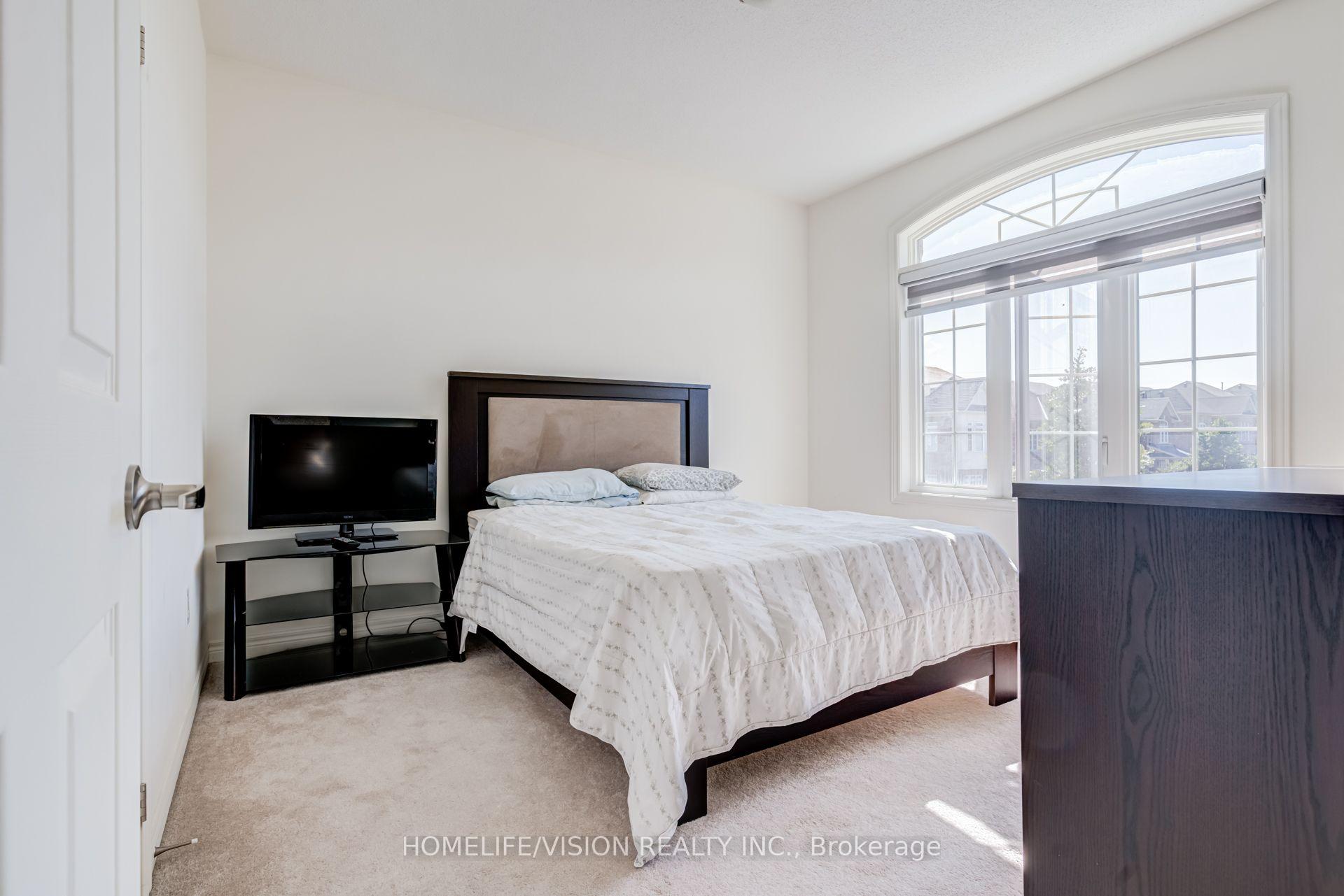 Photo 35 of 383 Royal West Drive, Brampton, Credit Valley — HOMEH